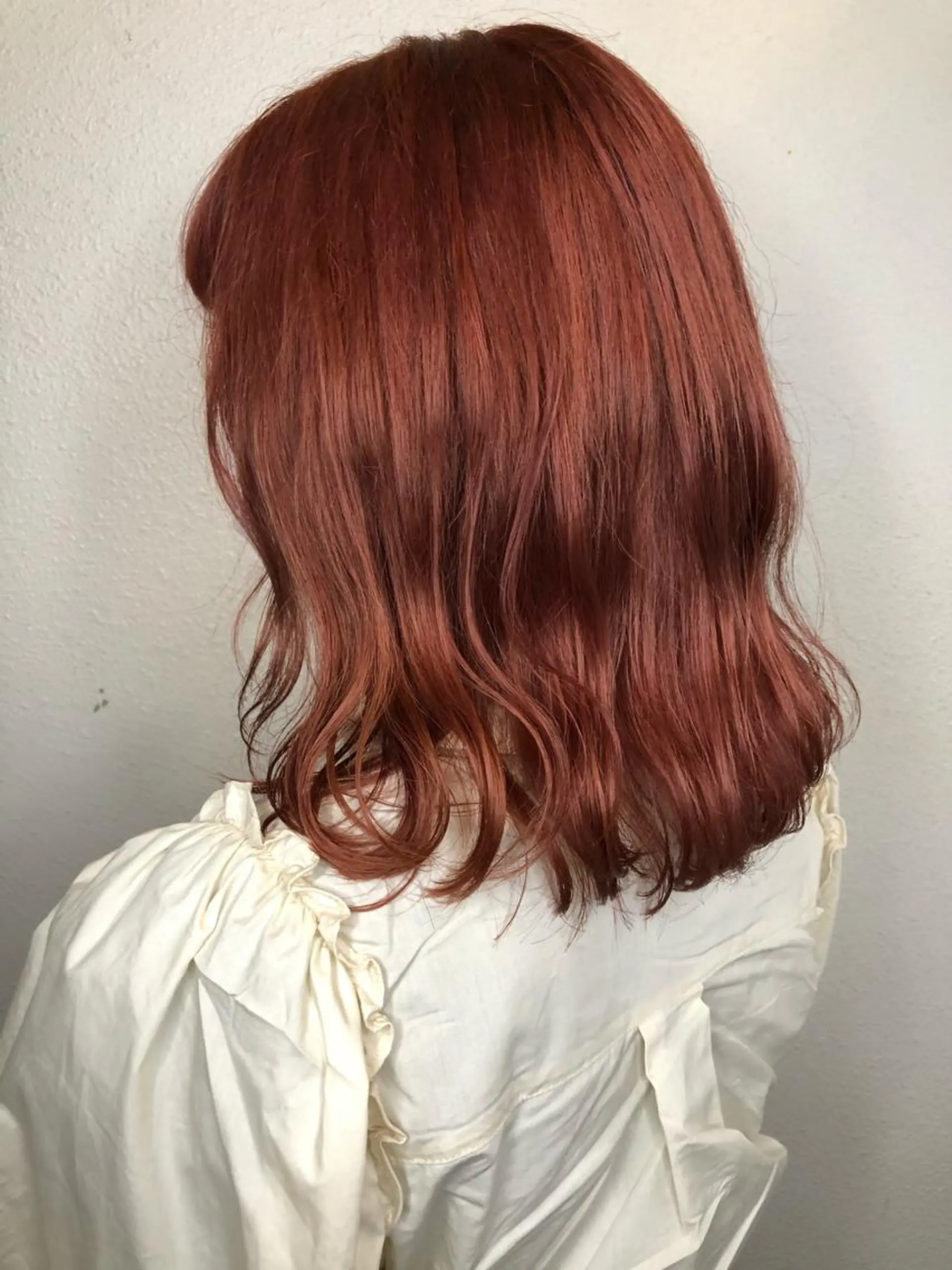 セミロング カラー ベージュカラー ブリーチ ピンクカラー ピンクベージュ しゅうさん🍝 麻田秀太郎のヘアスタイル