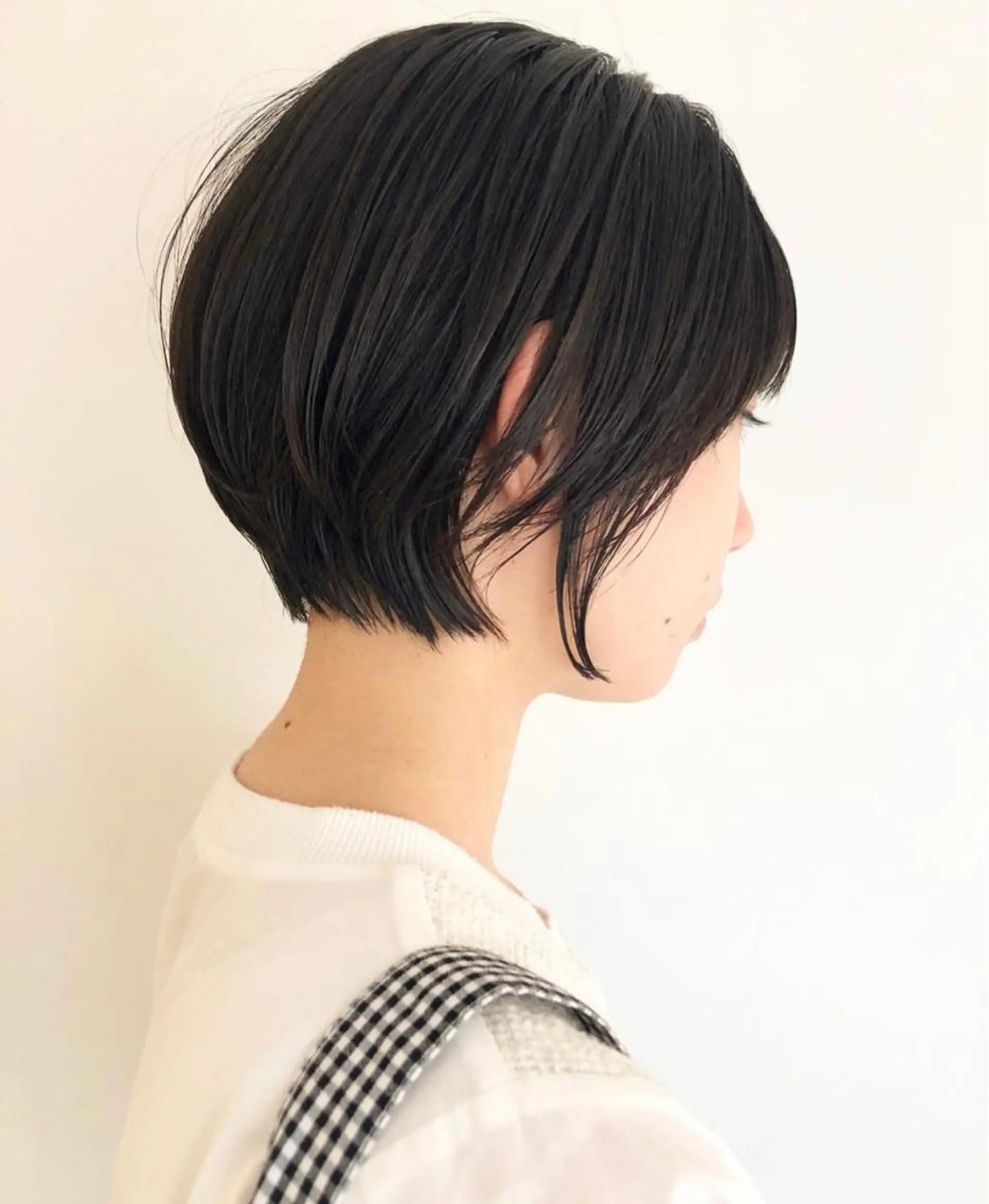 ショート ブリーチカラー🎀 寺門美優のヘアスタイル