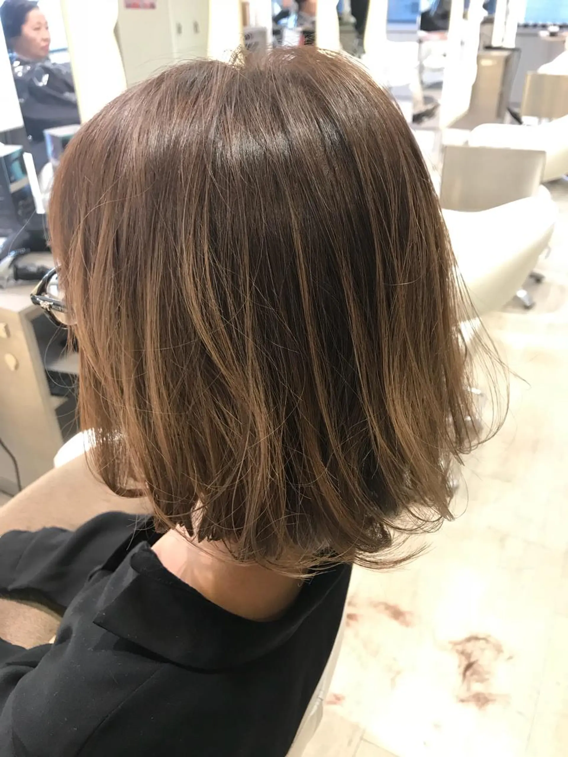 ミディアム カラー アッシュ ベージュカラー イルミナカラー ヘアカラー トリートメント chiyo yasuのヘアスタイル