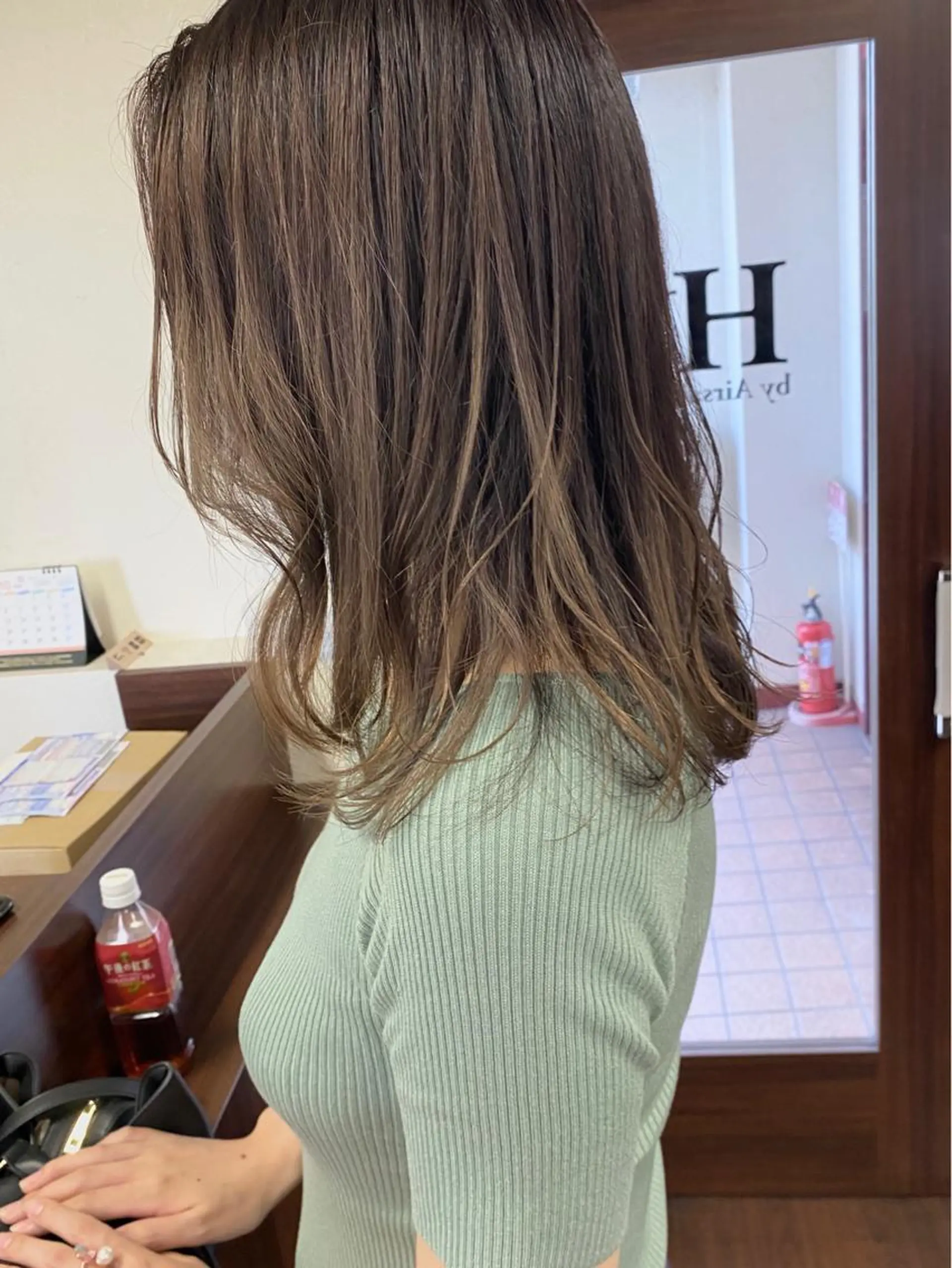 ミディアム カラー ベージュカラー ブリーチ カット ヘアカラー トリートメント せこぐち まいのヘアスタイル