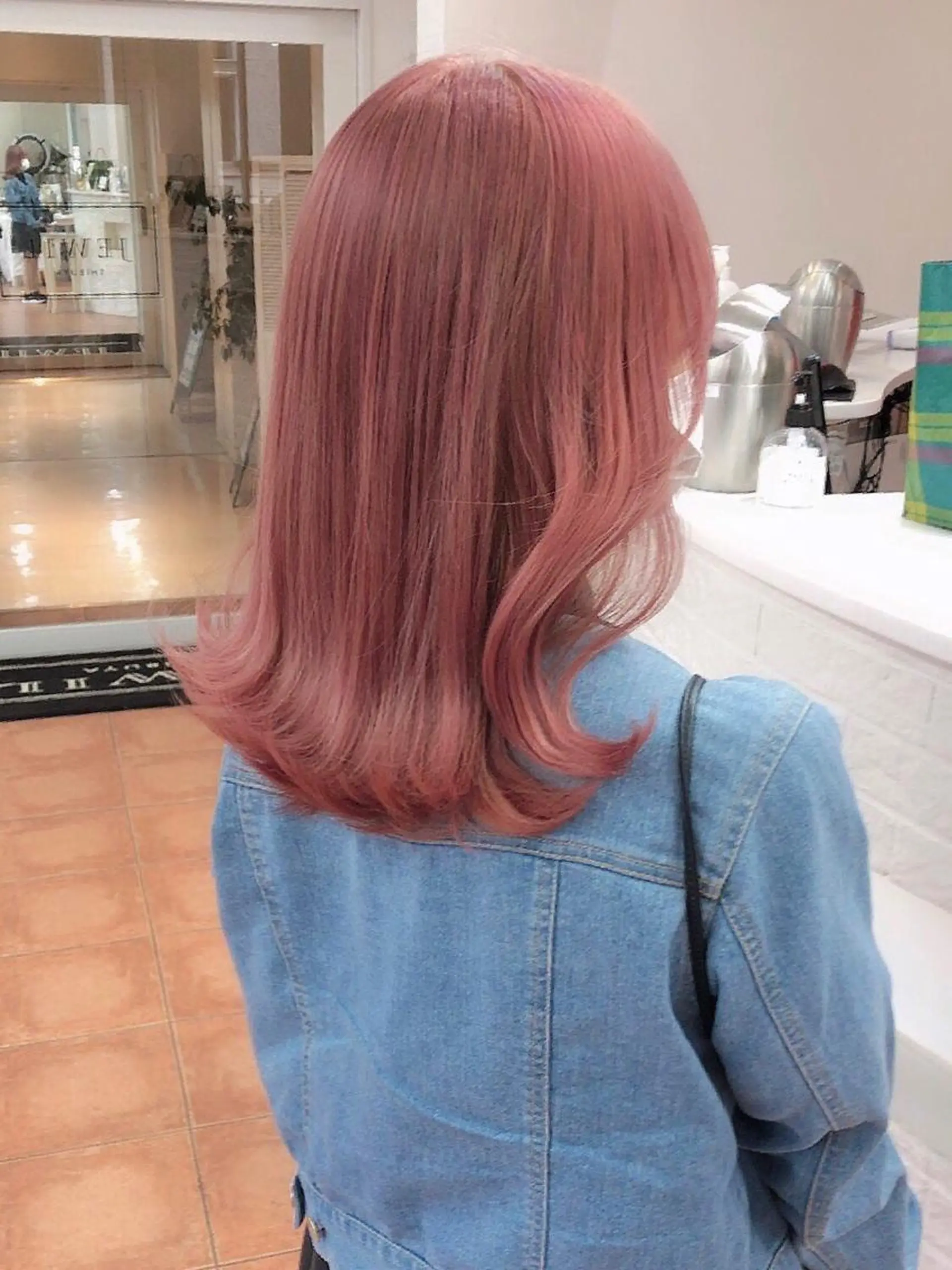 ミディアム カラー ブリーチ ピンクカラー 韓国風ヘア ヘアカラー トリートメント KAWABE SAKURAのヘアスタイル