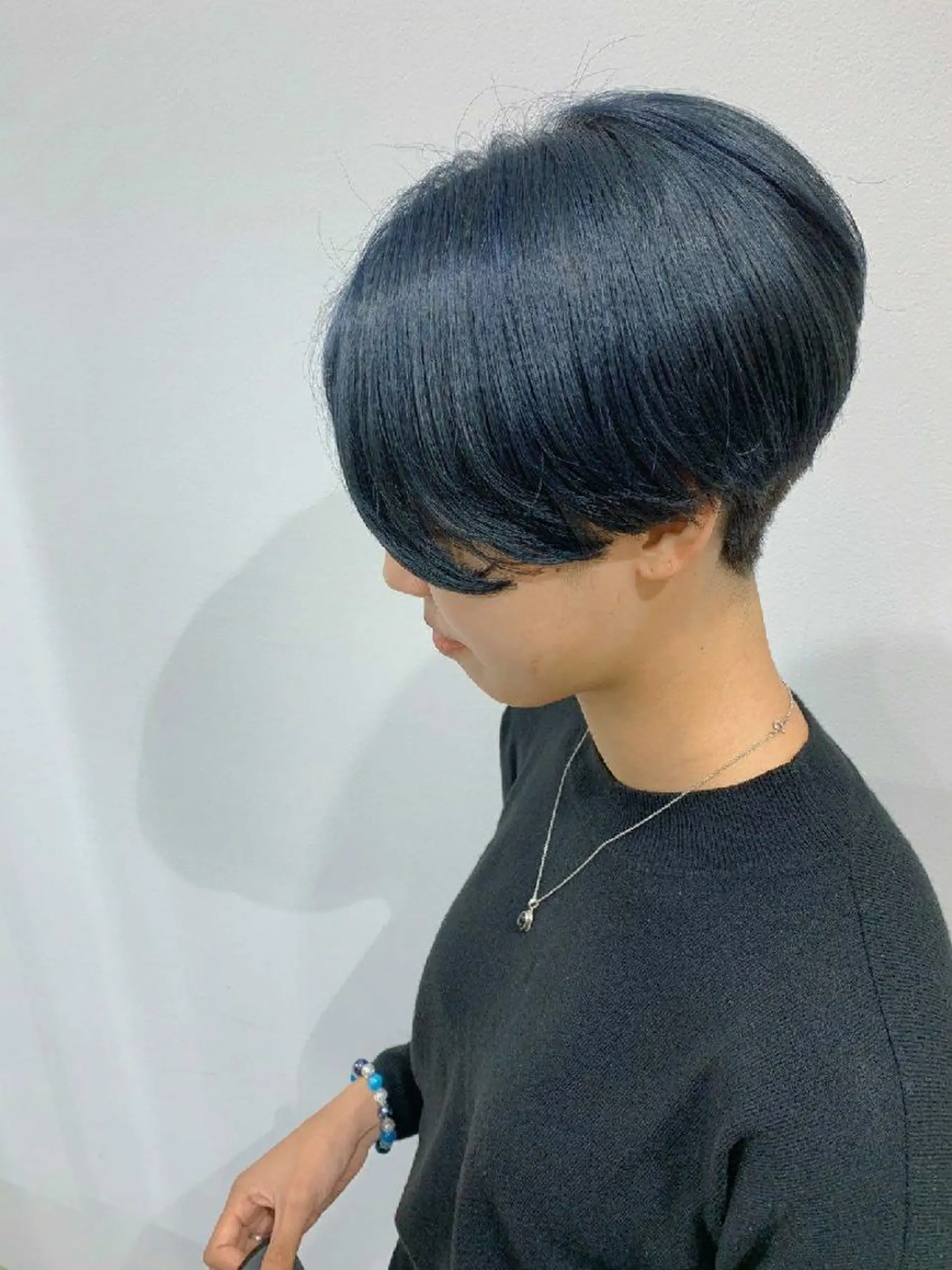 ショート カラー ハンサムショート ブルーカラー ブルージュ ショートヘア EMANON名古屋所属・美谷添（ミヤゾエ） まどか大人ヘアサロンのヘアスタイル