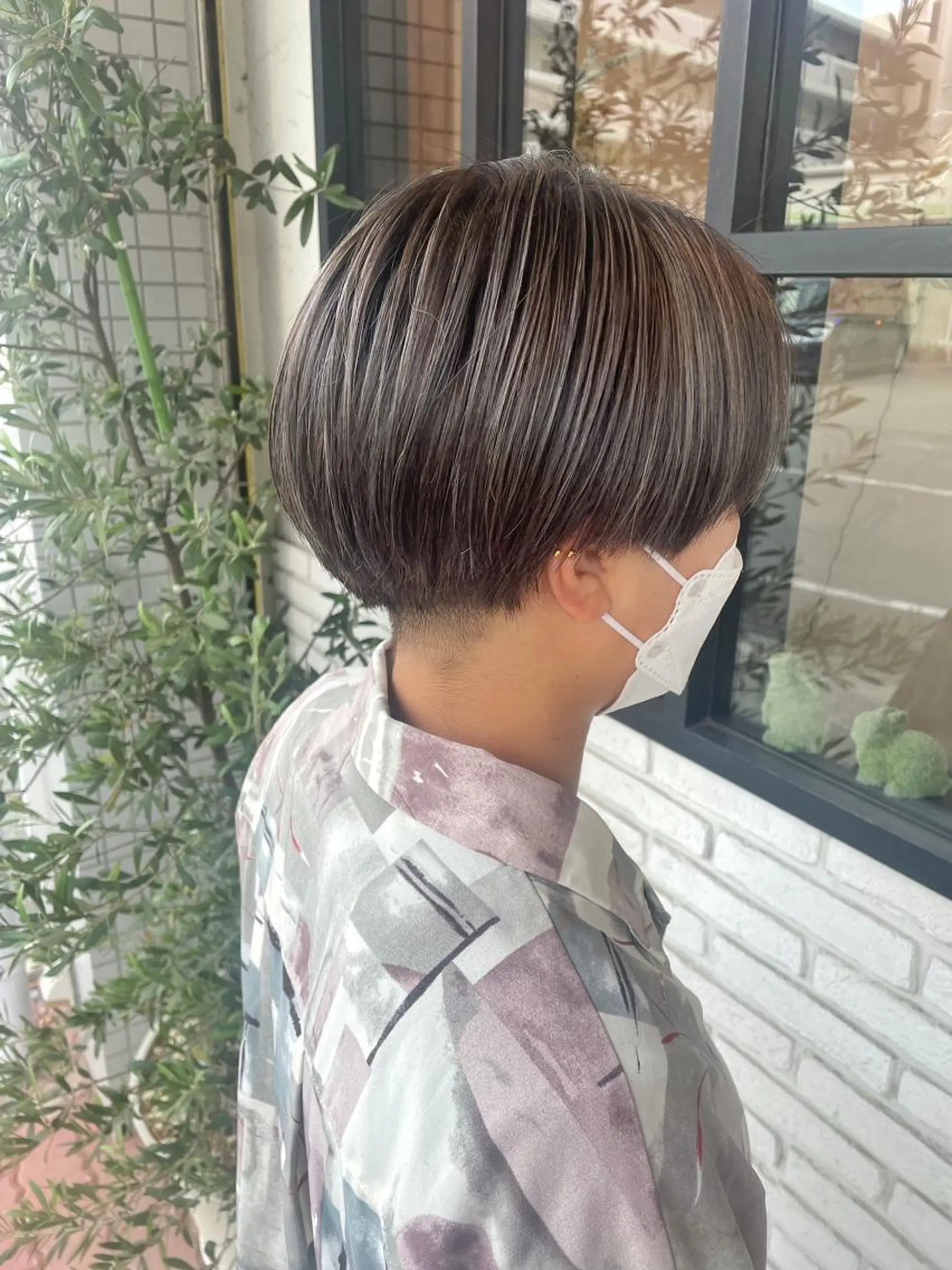 ショート ハイライト ヘアカラー 小坂 真子のヘアスタイル