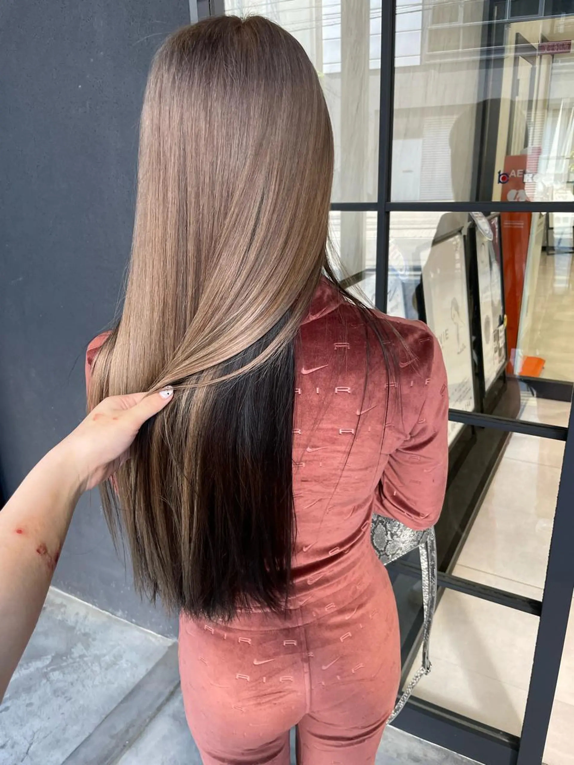 ロング カラー akane .のヘアスタイル