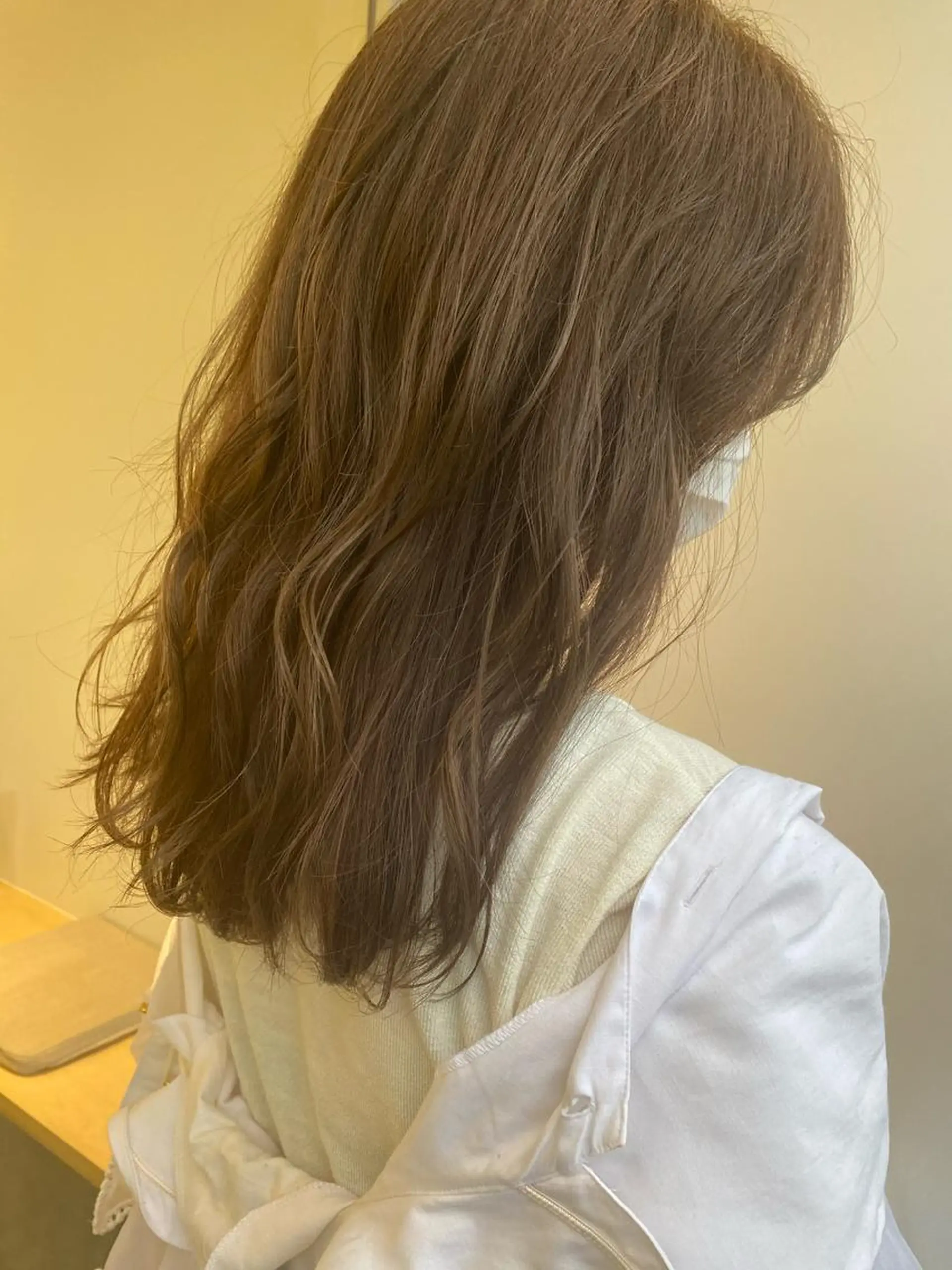 ロング カラー グレージュ イルミナカラー カット ヘアカラー トリートメント 樋口 雄稀のヘアスタイル