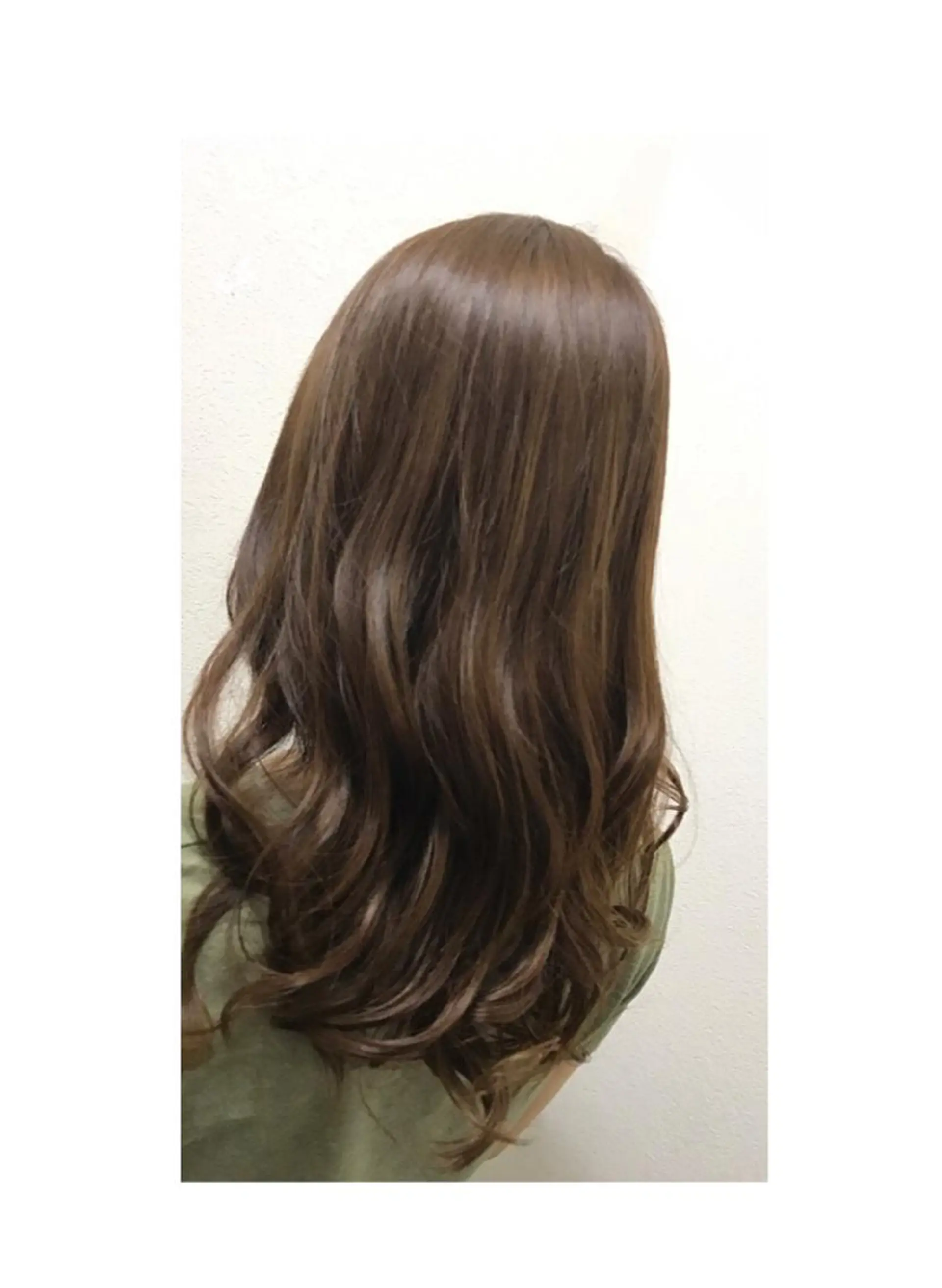 セミロング カラー shi hoのヘアスタイル
