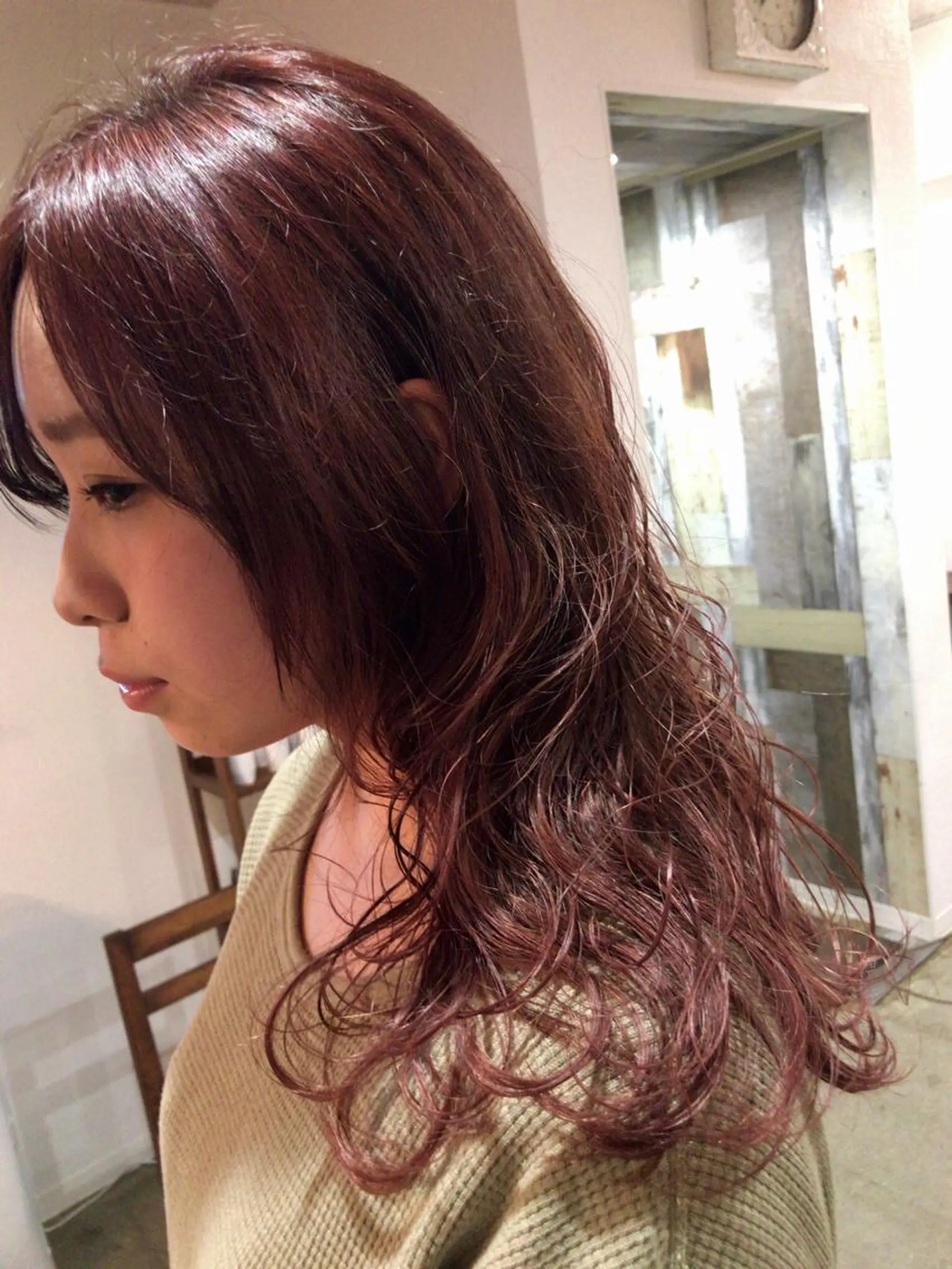 ミディアム カラー ピンクカラー レッドカラー レイヤーカット匠 イソザキノリユキのヘアスタイル