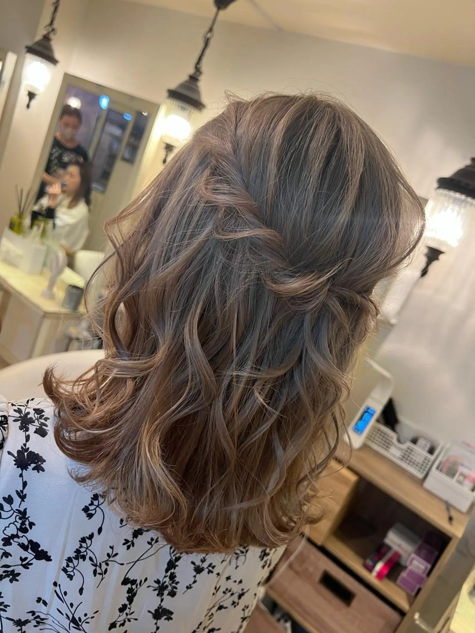 ミディアム カラー ヘアアレンジ ベージュカラー ミルクティーベージュ ヘアセット Hair&Rich  style　genesis所属・早朝、日祝セット🉑 TSUBASAのヘアスタイル