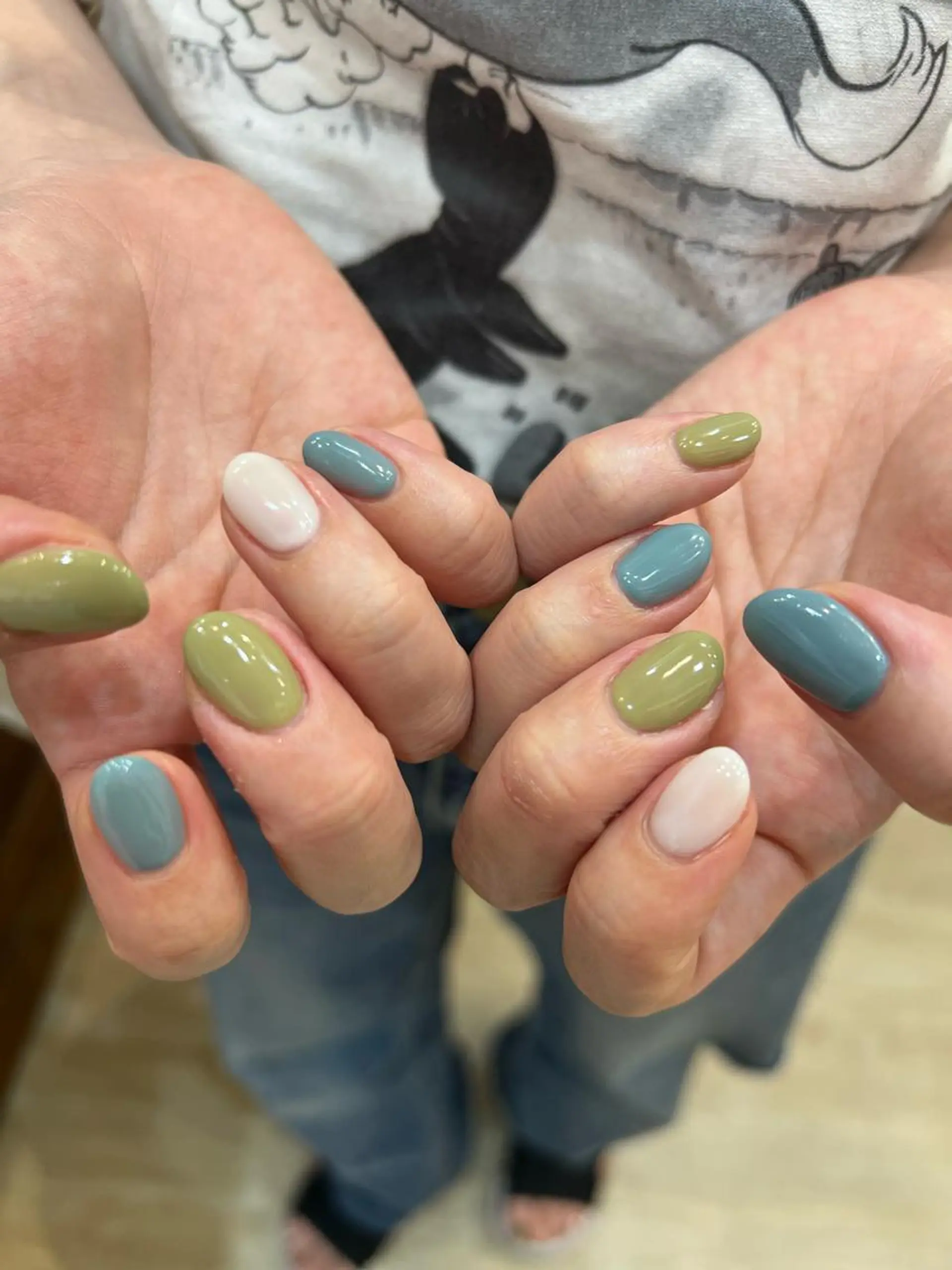 ヘアアレンジ メンズ ネイル アイブロウ 眉カラー ワンカラーネイル ハンドネイル ヘアメイクネイリスト 💄💅hidemiのネイルデザイン
