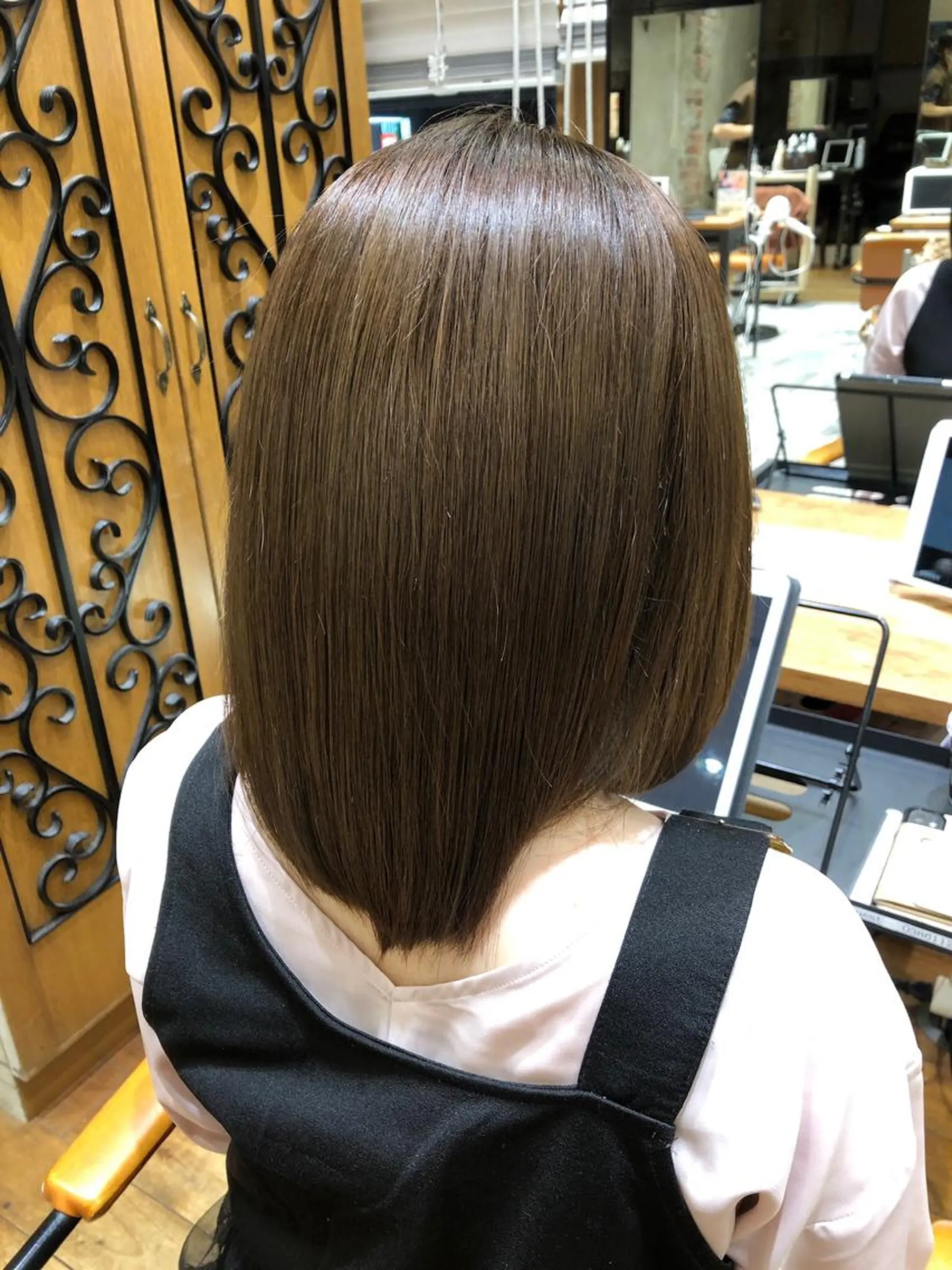 ミディアム カラー ブリーチ ヘアカラー トリートメント 新宿✨レイヤーカット 韓国ヘア/坂本亜裟海のヘアスタイル