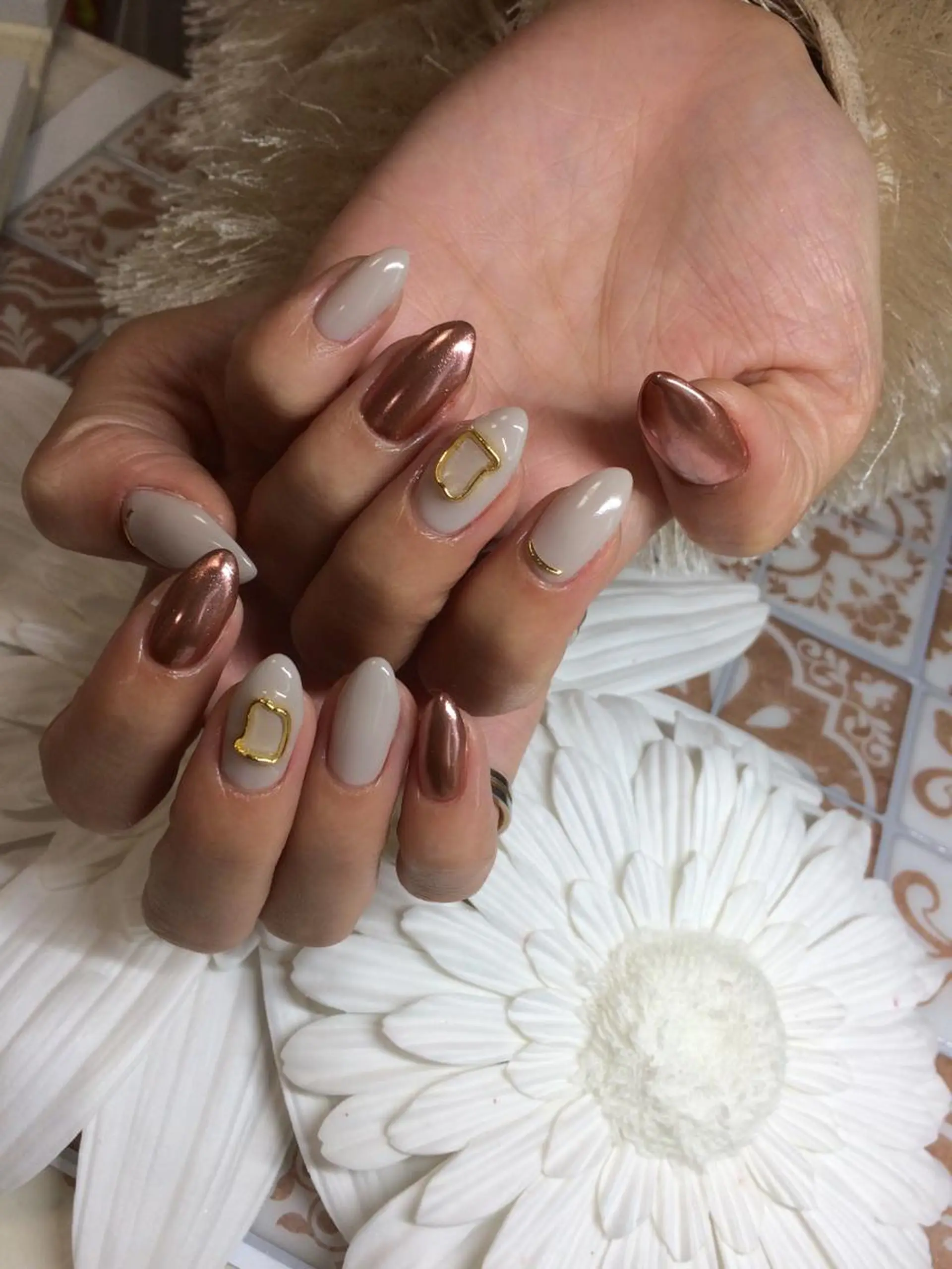 ネイル ゴールド ミラーネイル ハンドネイル Nailsalon E's cafeのネイルデザイン