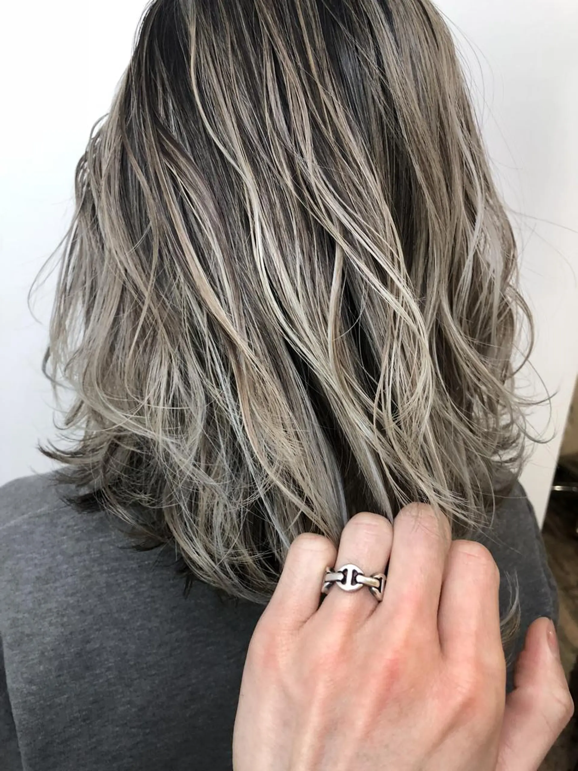 ミディアム カラー ブリーチ グラデーションカラー ハイライトカラー ハイライト WONK. ウォンク 心斎橋のヘアスタイル