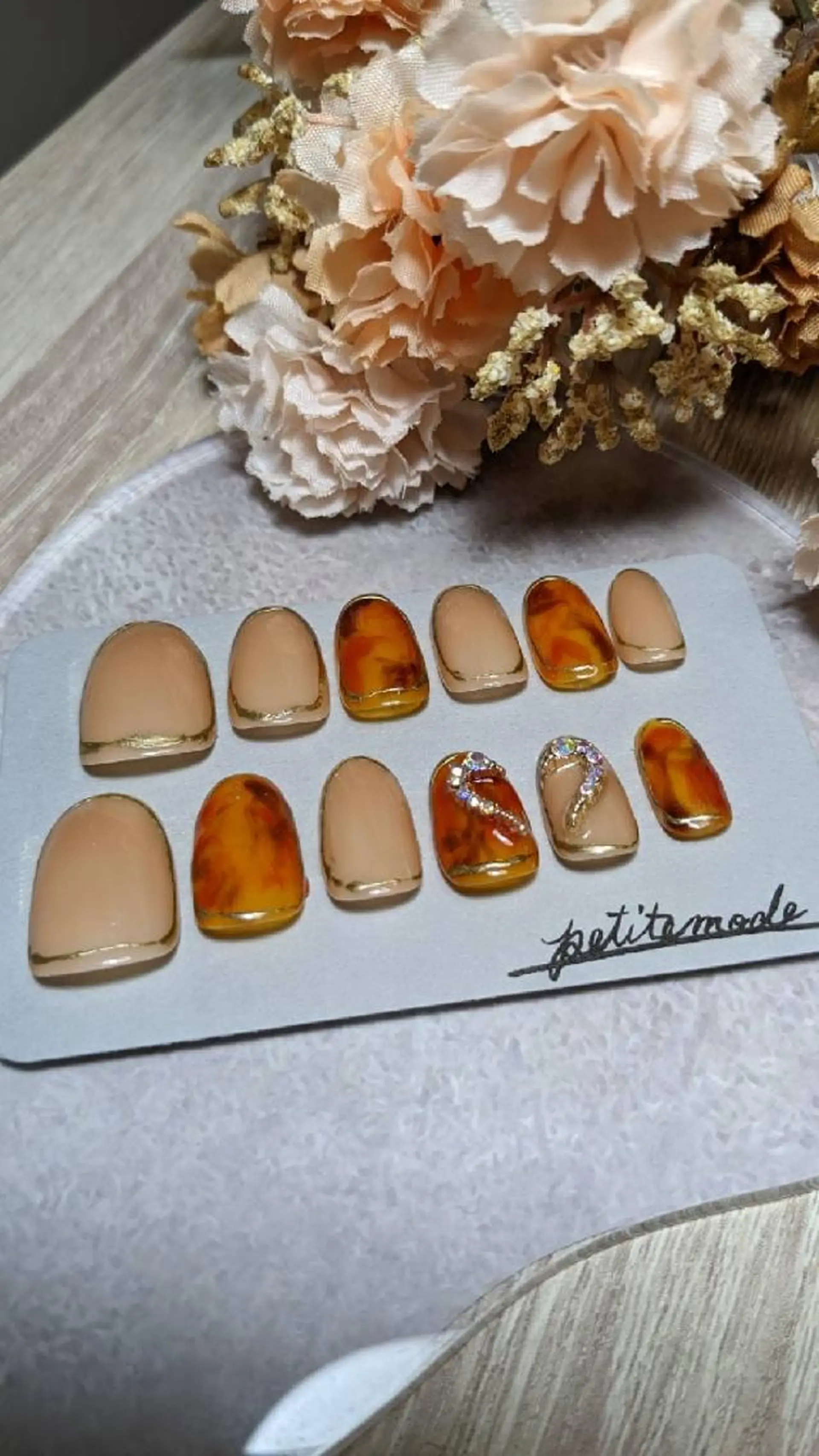 ネイル べっ甲ネイル nailsalon petitemodeのネイルデザイン
