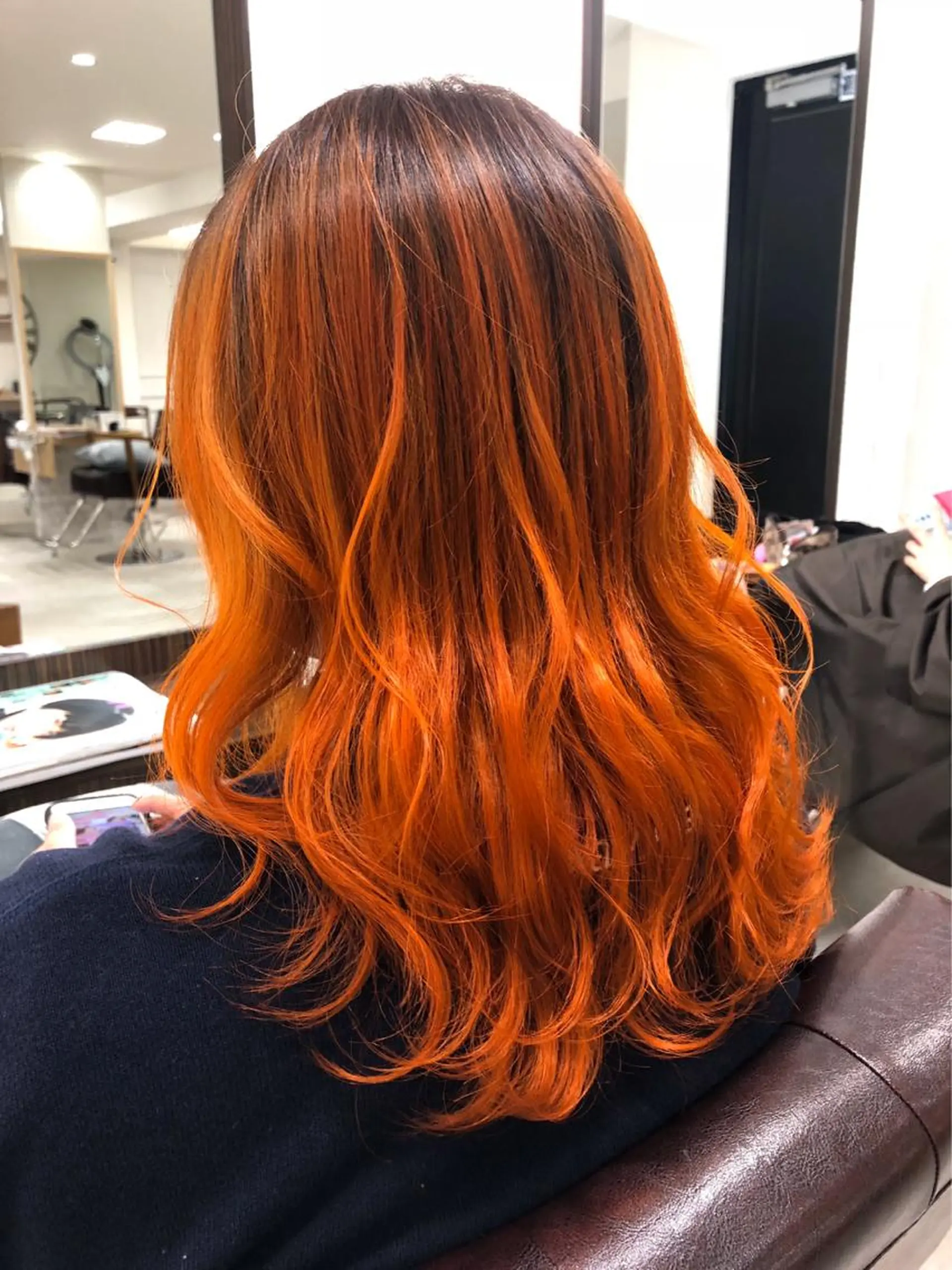 セミロング カラー オレンジ Zina 難波所属・YUDA 湯田のヘアスタイル