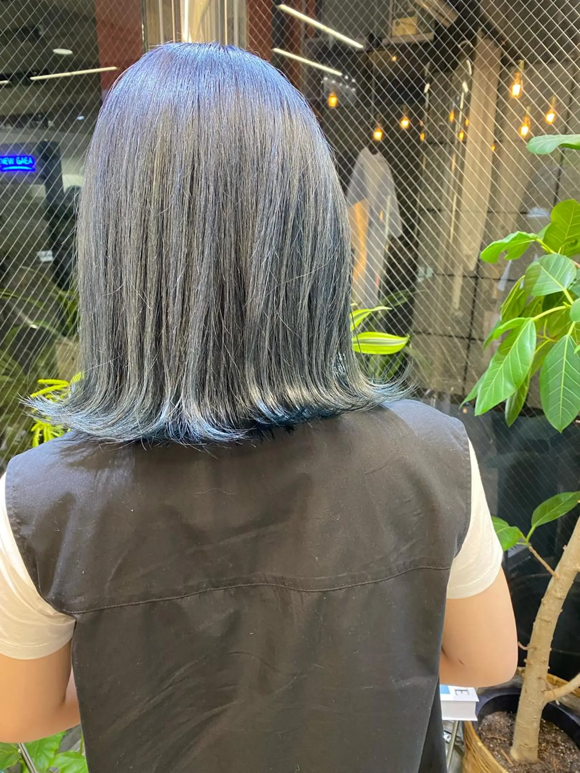 ミディアム カラー 渡 汐音のヘアスタイル