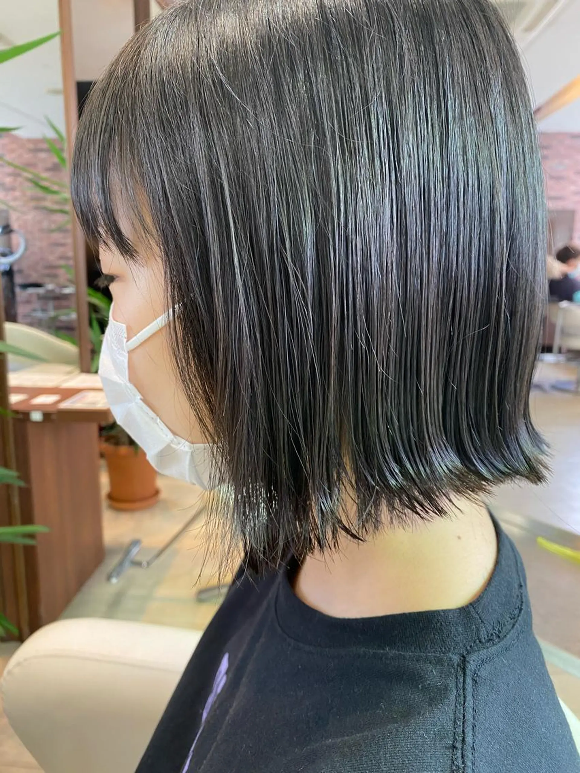ミディアム ボブ カット エクステ／インナー カラー 礒野朱里のヘアスタイル