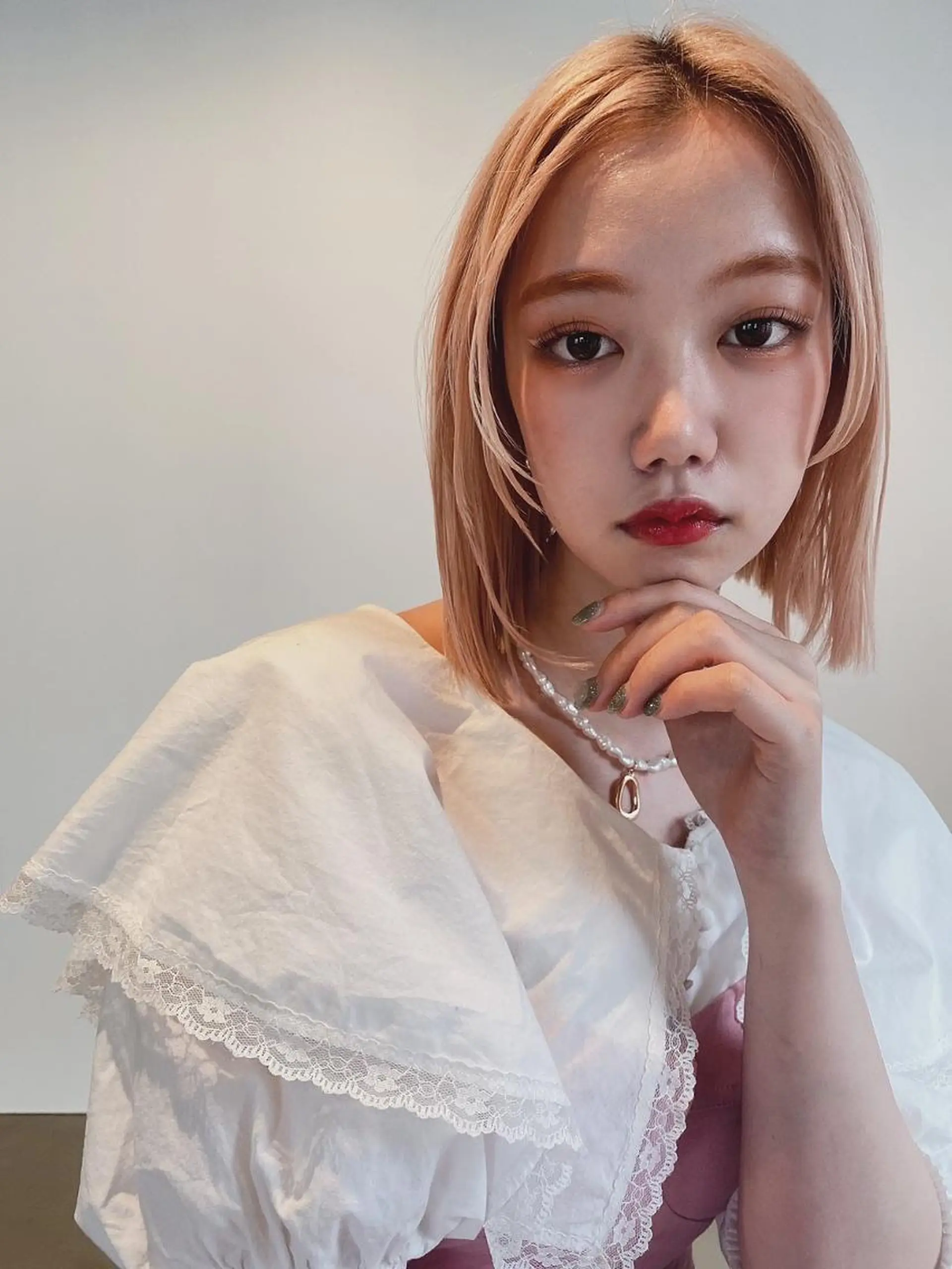 ミディアム カラー アディクシーカラー ブリーチ ブロンド ブルーカラー ハイライトカラー CEINE+ officialのヘアスタイル