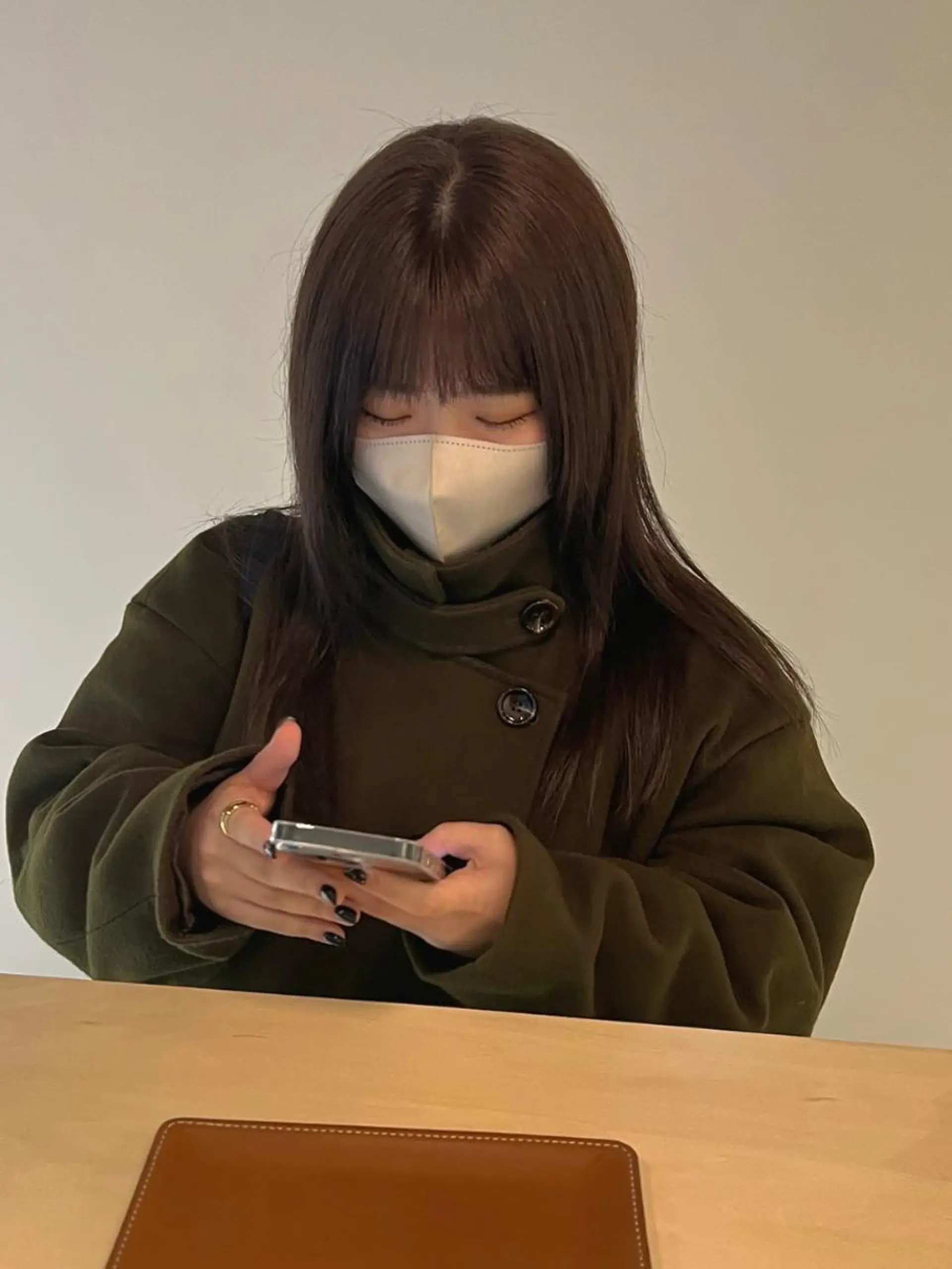 セミロング カラー ベージュカラー ブリーチ ブリーチなしカラー オリーブベージュ カット ヘアカラー io濱川 遥のヘアスタイル