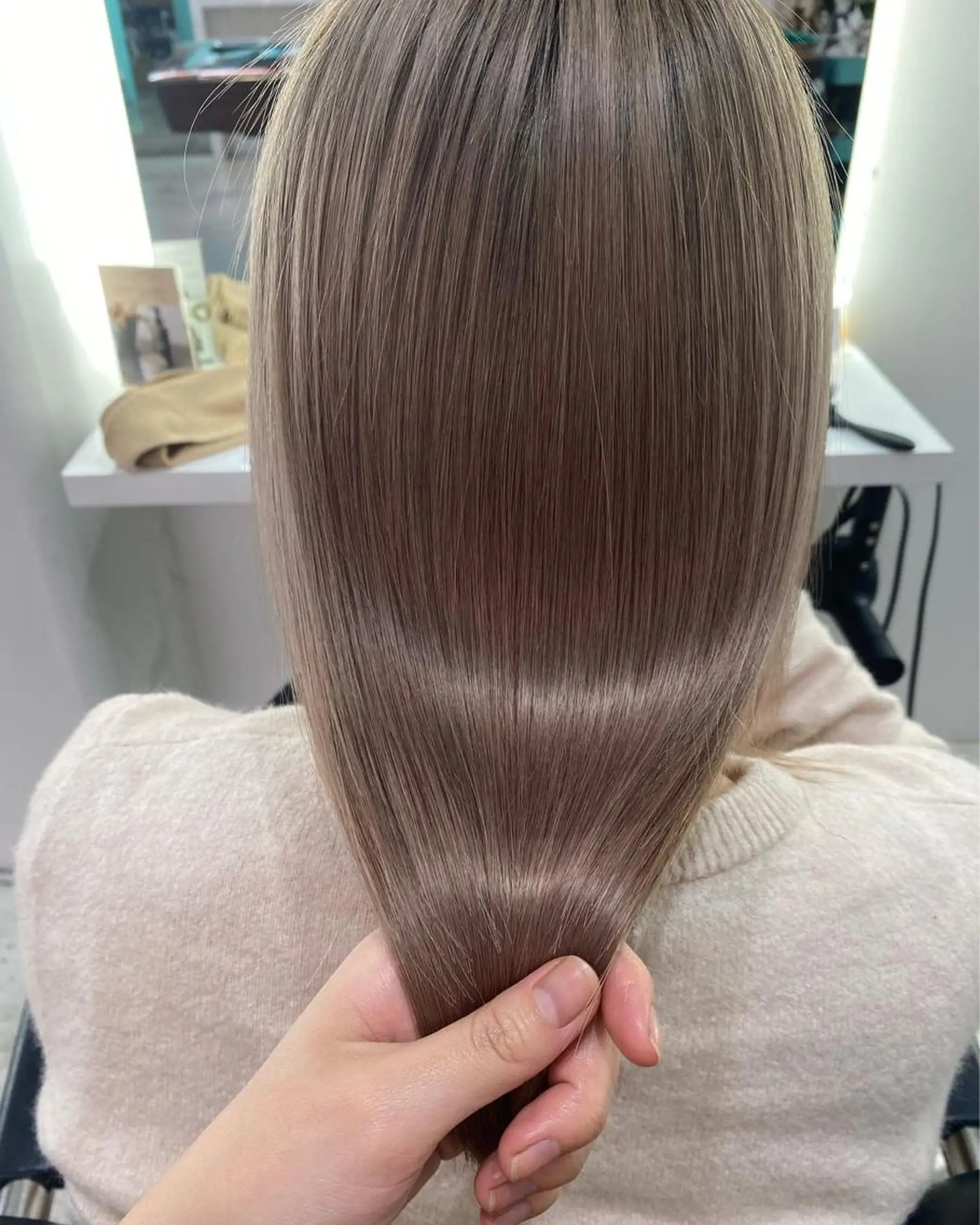 セミロング ヘアカラー トリートメント aoi ♡グレージュ ・ベージュカラーのヘアスタイル