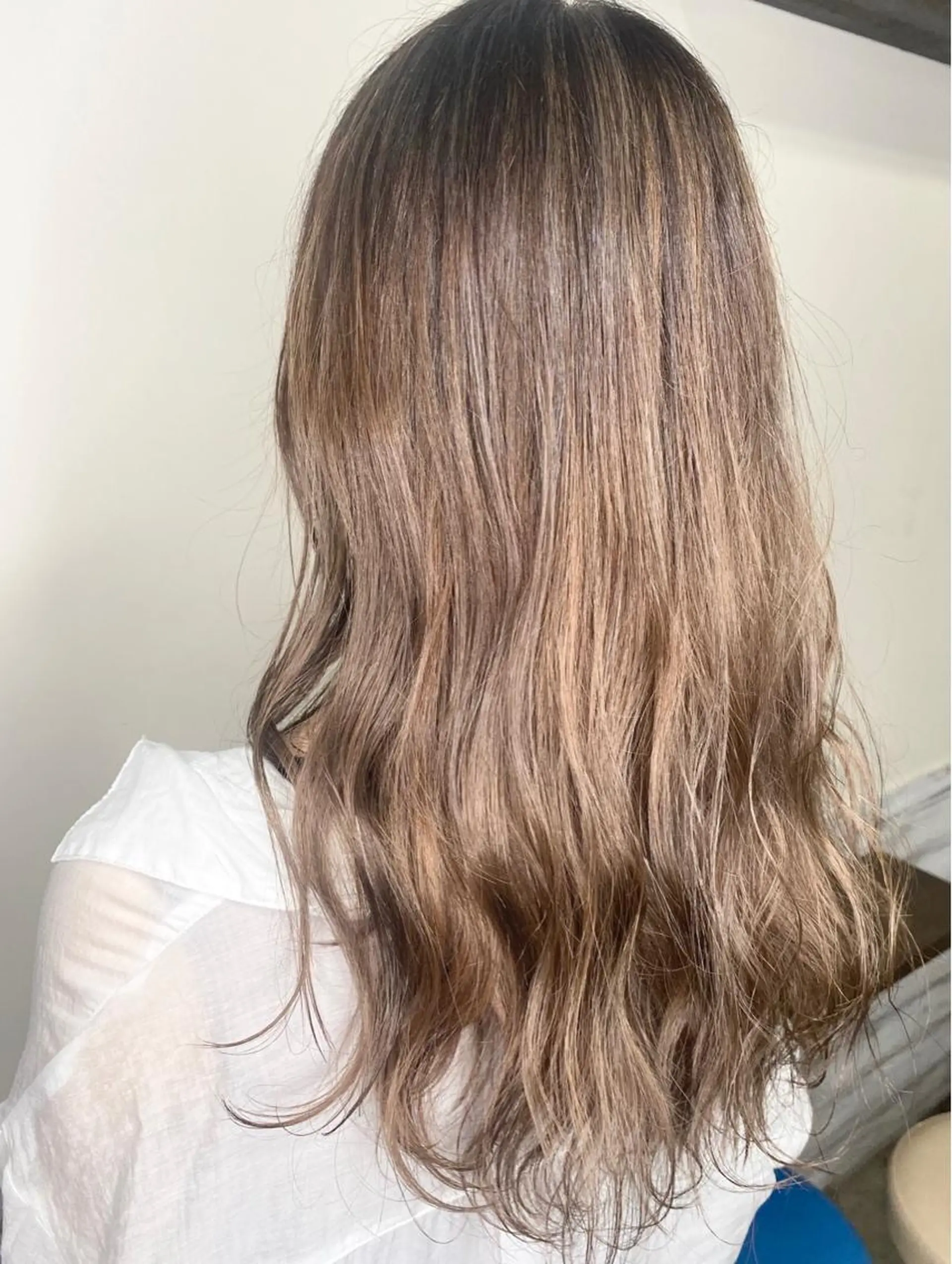 ロング カラー ベージュカラー ミルクティーベージュ 店長 奈須 雄紀のヘアスタイル