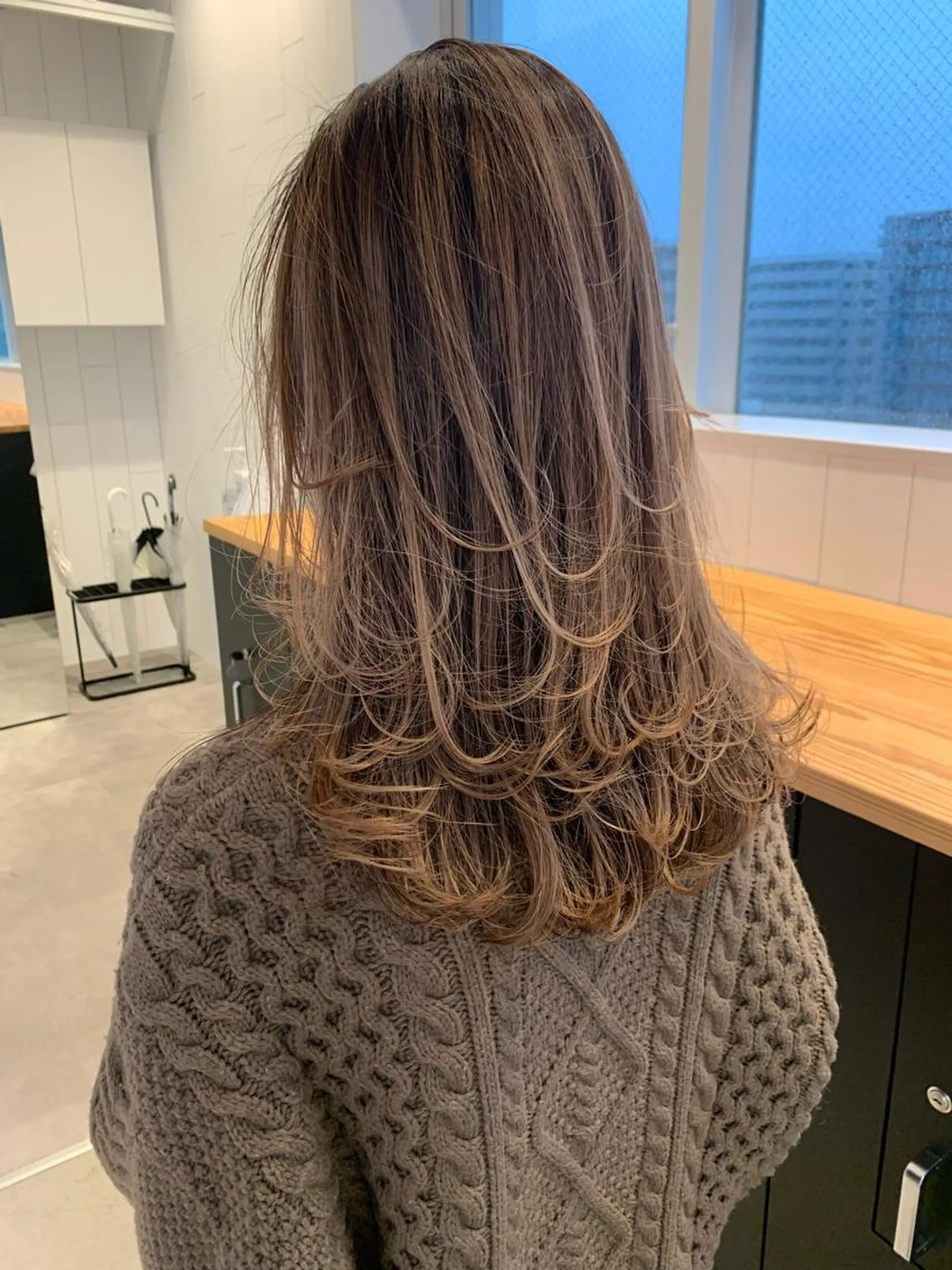 ミディアム カラー ベージュカラー ブリーチ ハイライトカラー ハイライト 海外ヘアー 山村拓士のヘアスタイル