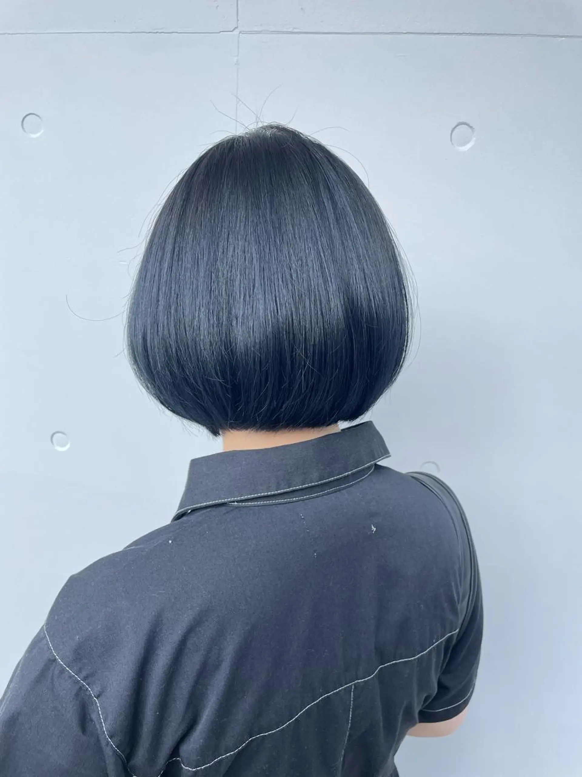 ショート カラー アディクシーカラー ベージュカラー 黒髪 ブリーチ ブルーカラー ヘアカラー トリートメント 藤澤 夏実/インナーカラーのヘアスタイル