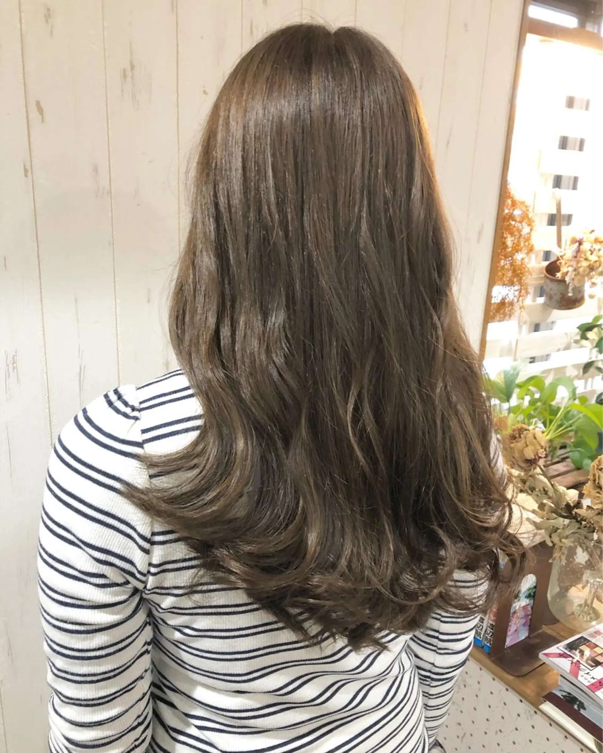 ロング カラー アッシュ ベージュカラー 西川 敏夫のヘアスタイル