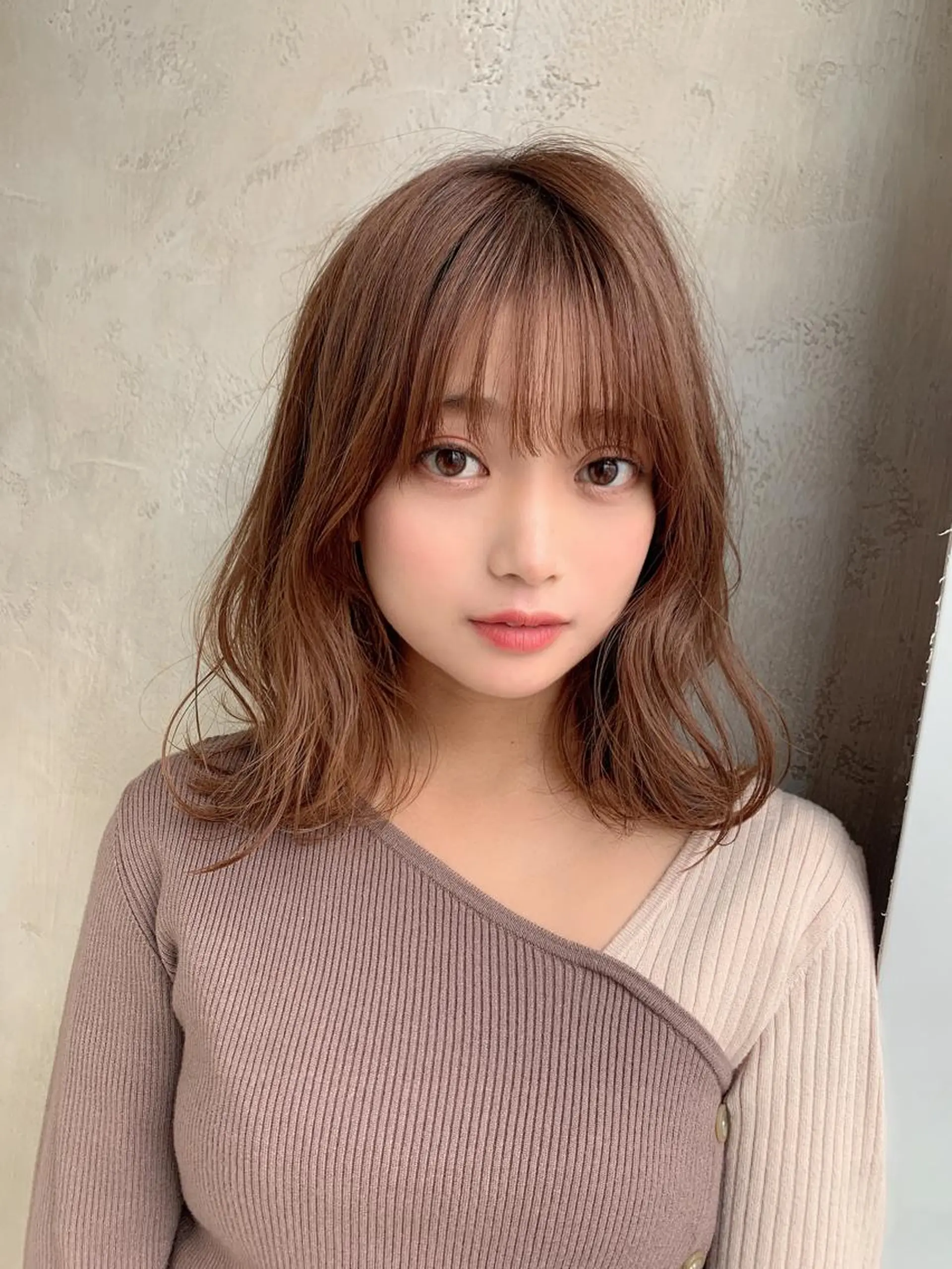 ミディアム カラー ブリーチ ケアブリーチ ダブルカラー イヤリングカラー ハイライトカラー カット ヘアカラー トリートメント 新宿✨顔周りカット 韓国ヘア/坂本亜裟海のヘアスタイル