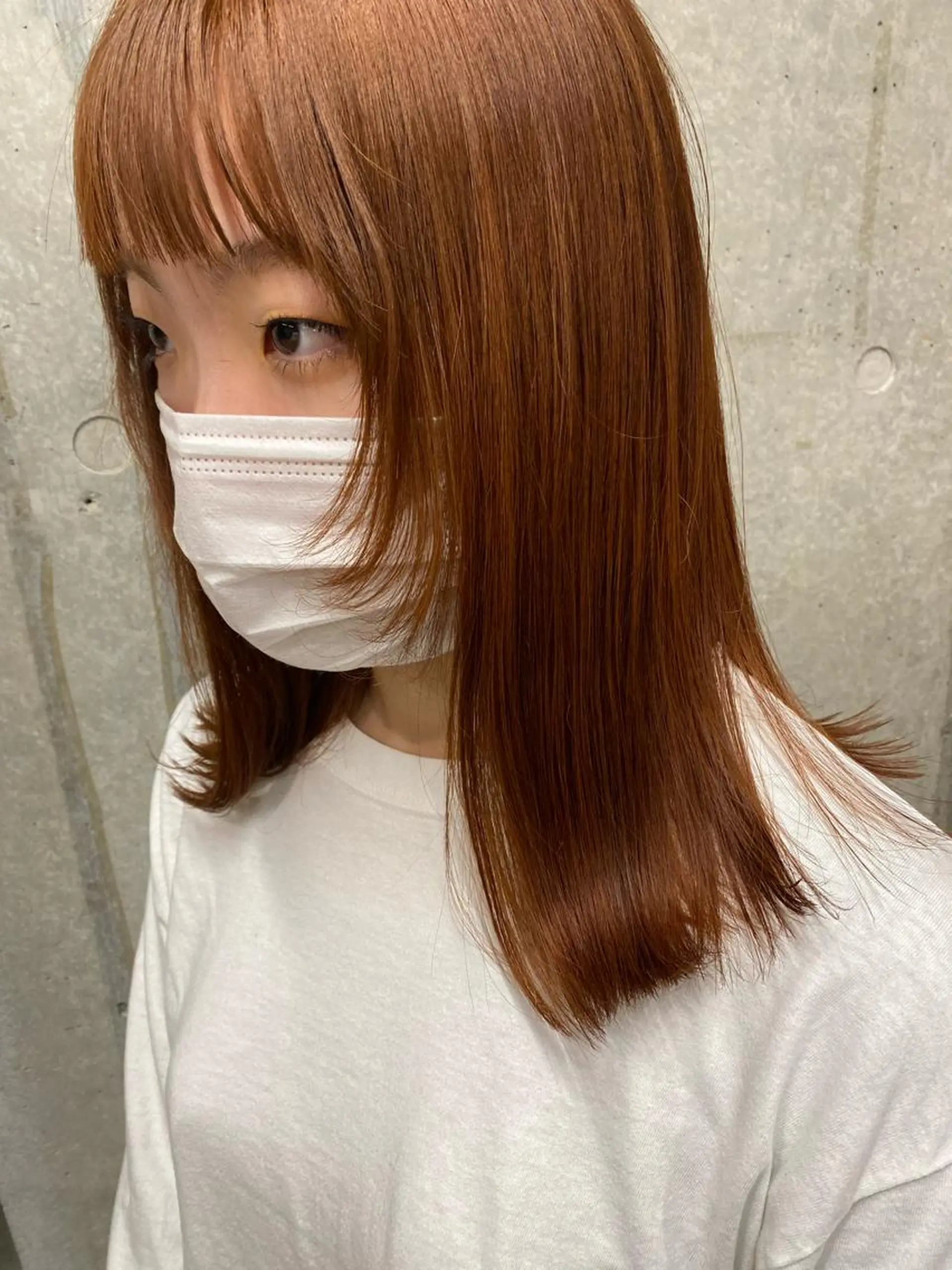 セミロング オレンジブラウン カット ヘアカラー Yahiko ハイトーンのヘアスタイル