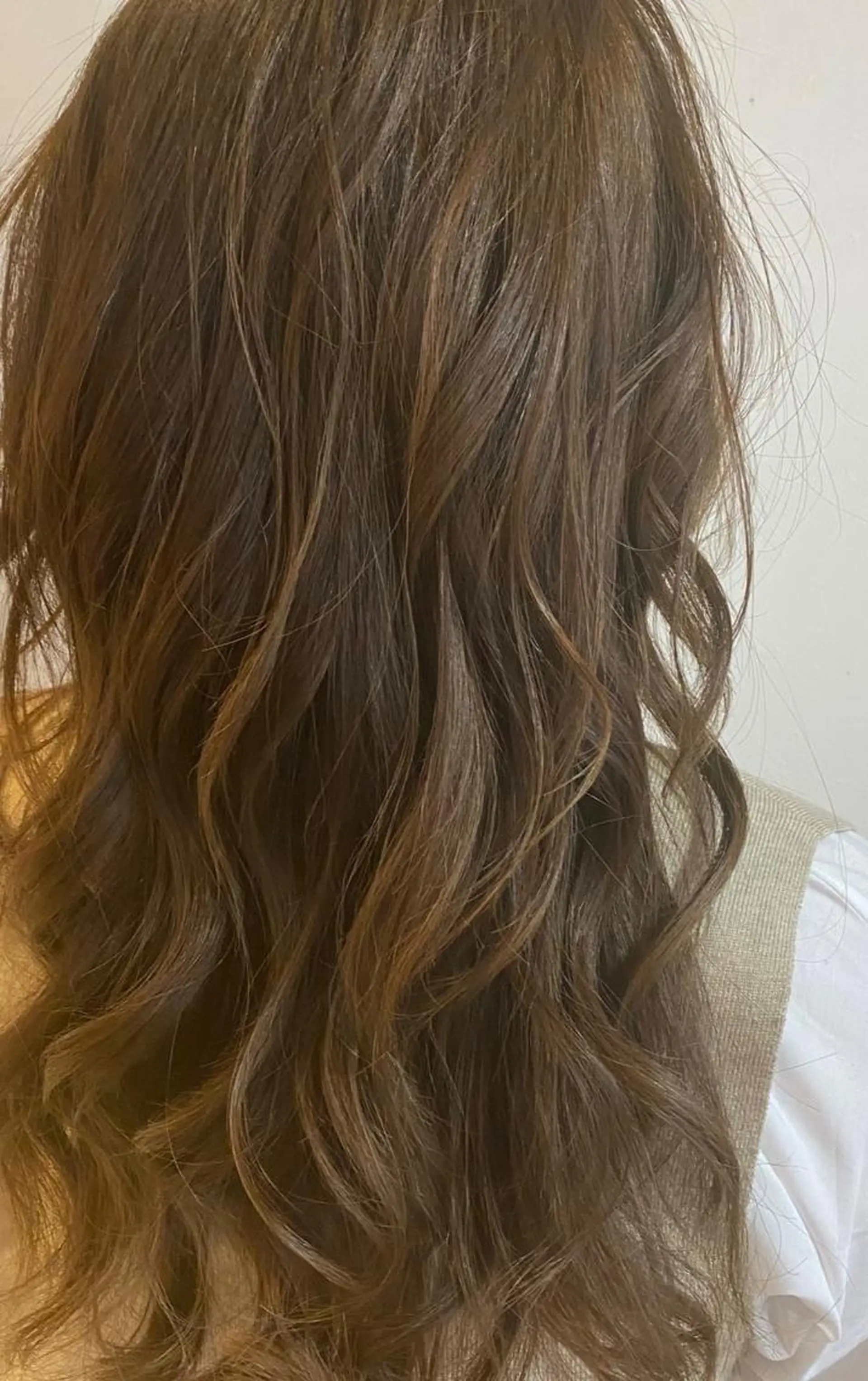 ミディアム カラー ブリーチ 透明感カラー イヤリングカラー インナーカラー ヘアカラー ✨オール年代🆗 🍒酒井芳美🐹のヘアスタイル