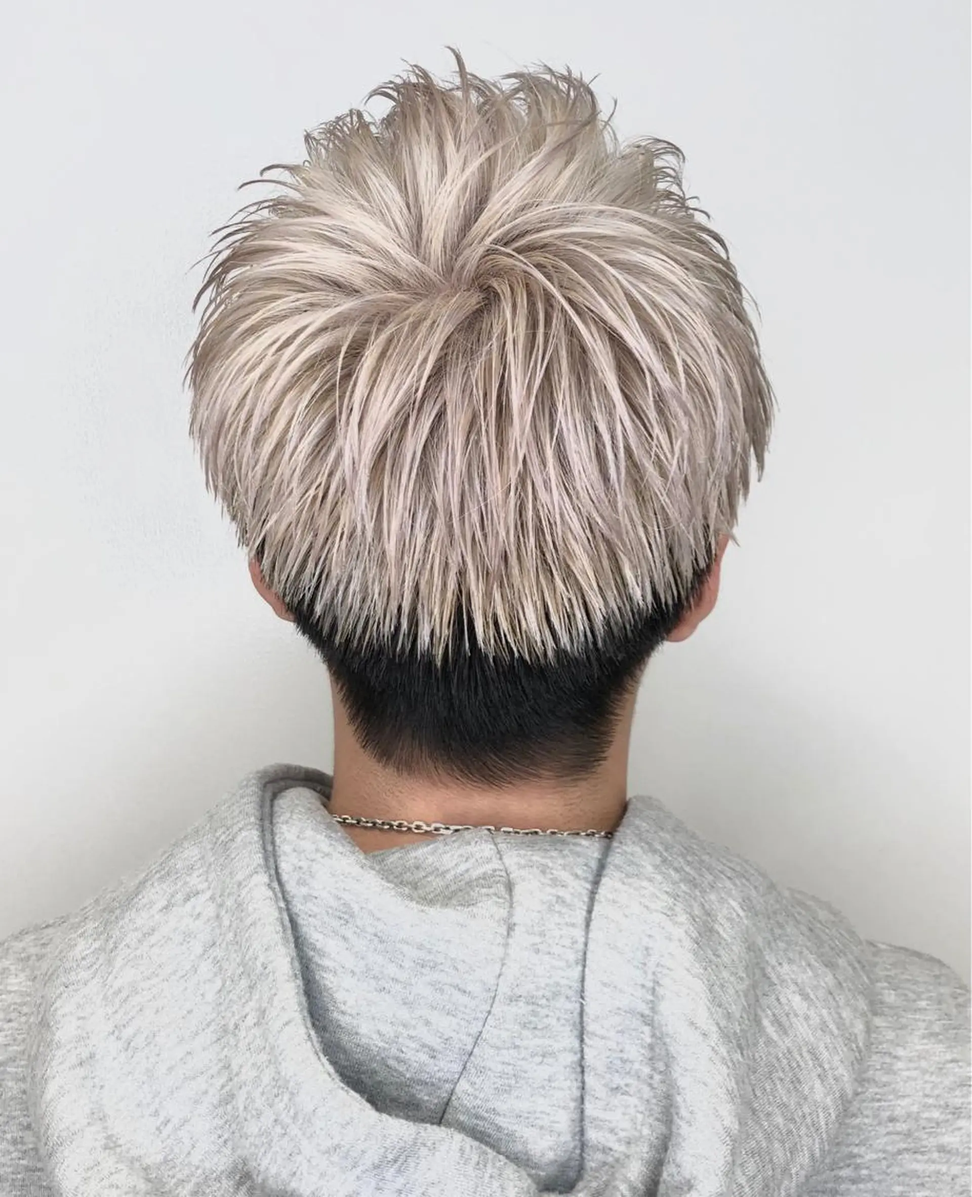 ショート メンズ 刈り上げ 森本 笑のヘアスタイル