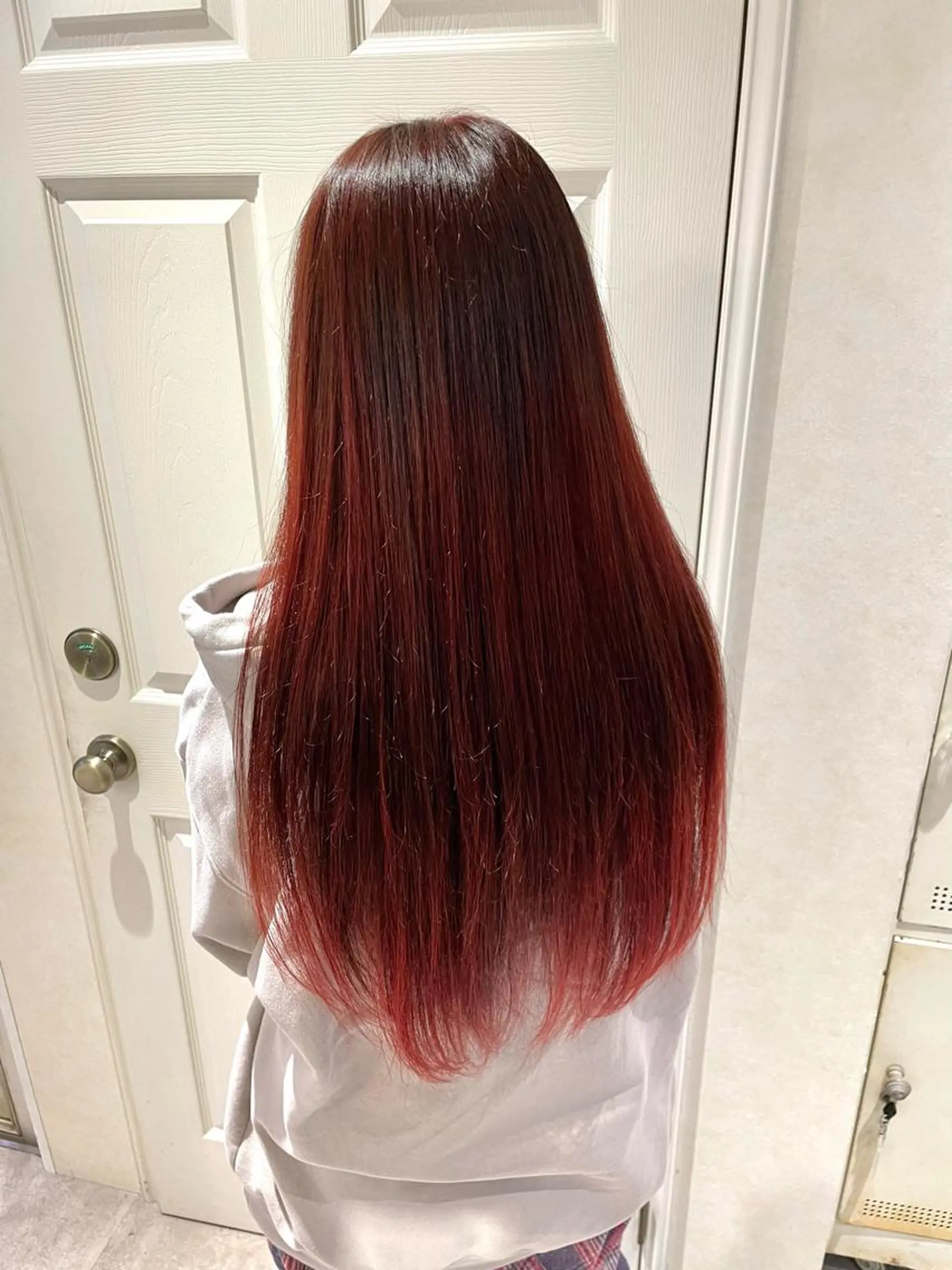ロング カラー ブリーチ ブリーチなしカラー レッドカラー ルビー 柳井 準平のヘアスタイル