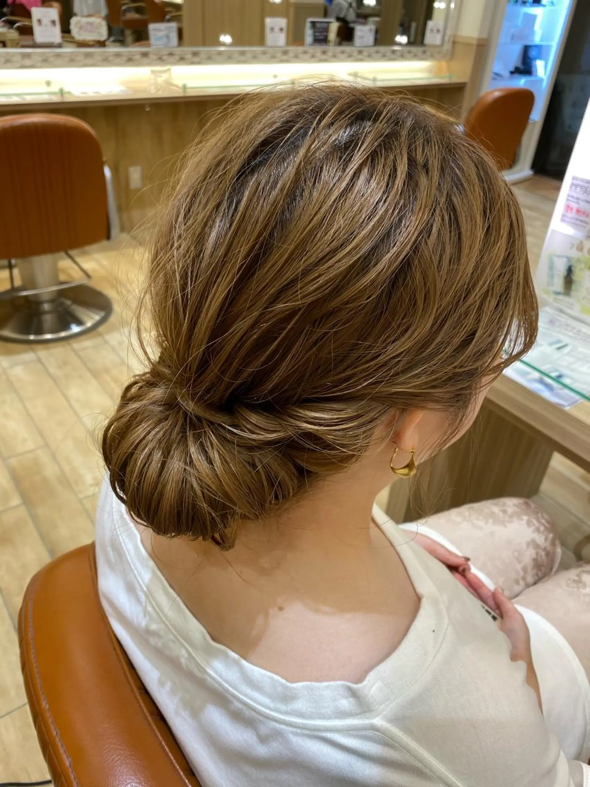 セミロング 新宿スペインカール ヨモギダのヘアスタイル