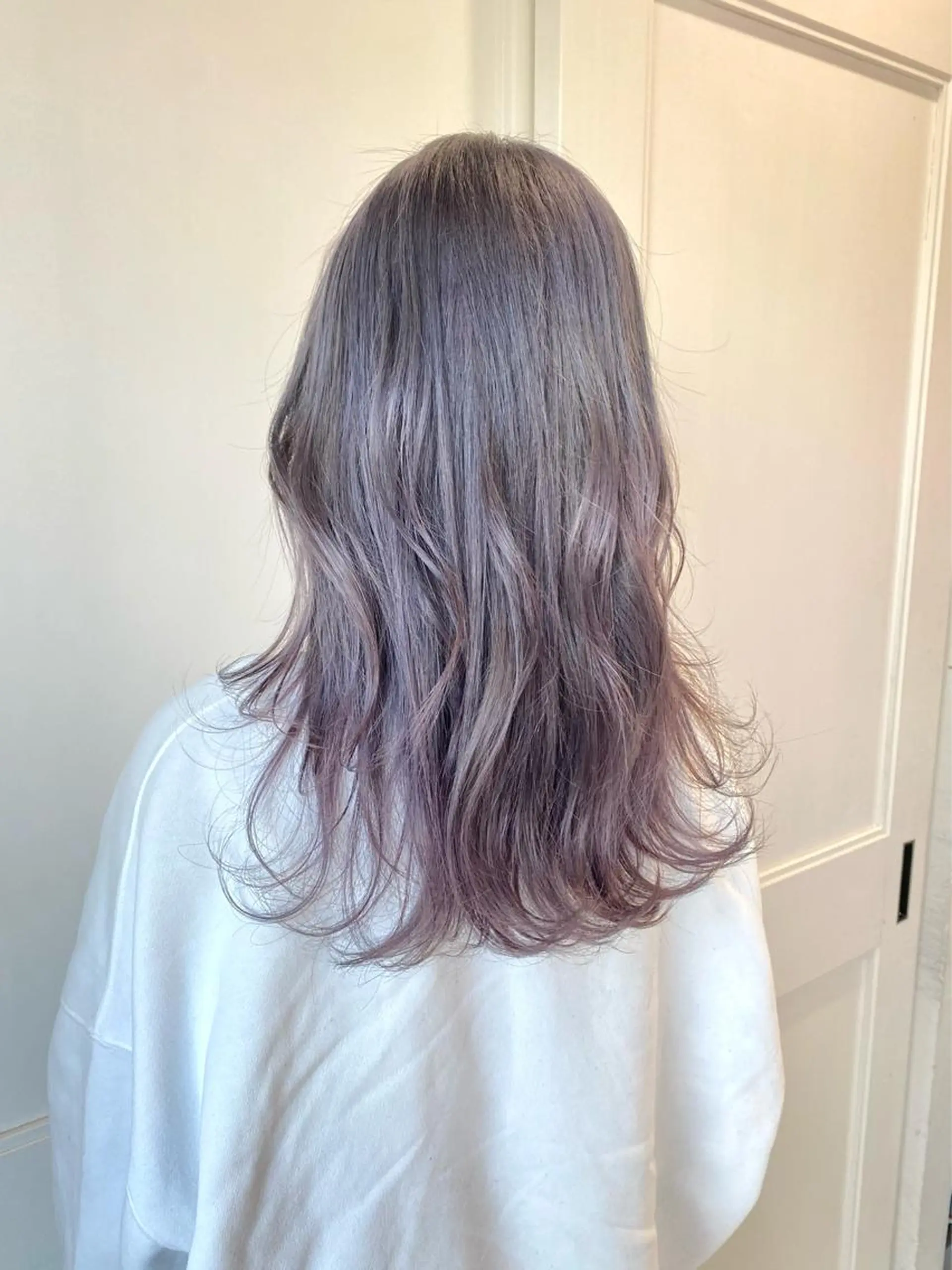 ロング カラー ブリーチ ラベンダーカラー ラベンダーグレー Ayuna /透明感カラーのヘアスタイル