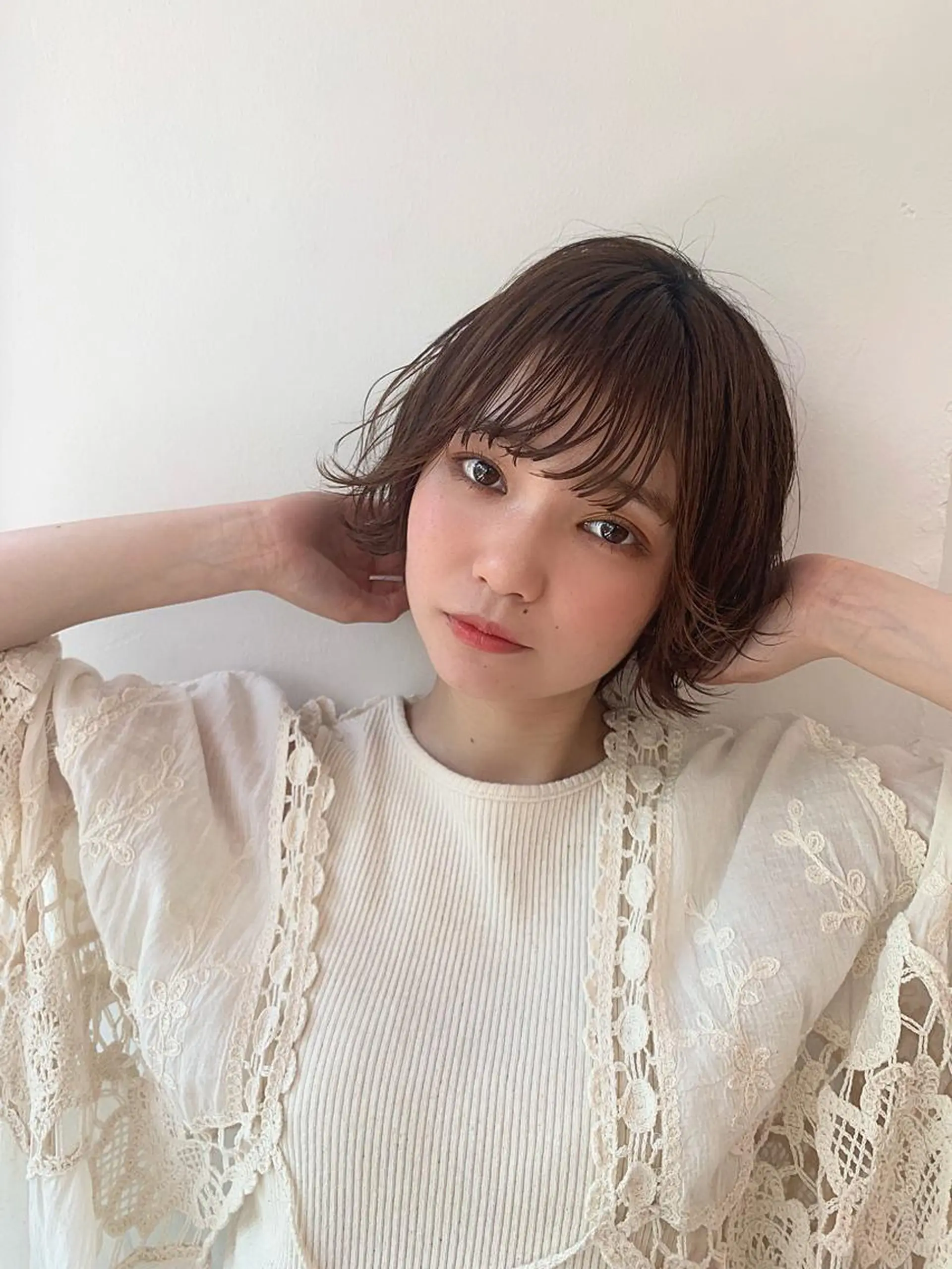 ショート カラー ベージュカラー ココアベージュ ショートヘア ヘアカラー トリートメント chama レイヤーカットのヘアスタイル
