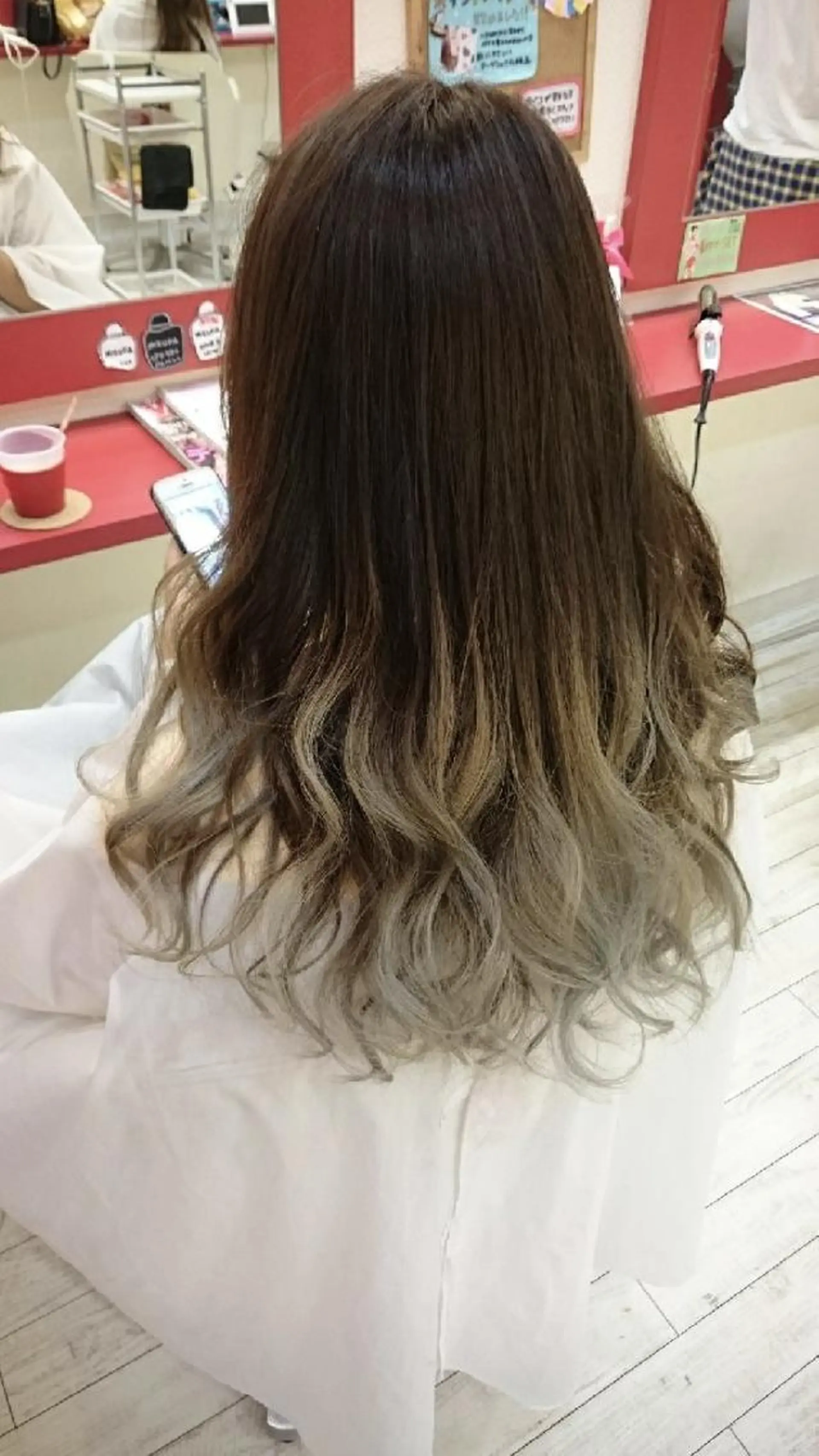 セミロング カラー ブリーチ グラデーションカラー カット ヘアカラー Le Lien カジのヘアスタイル