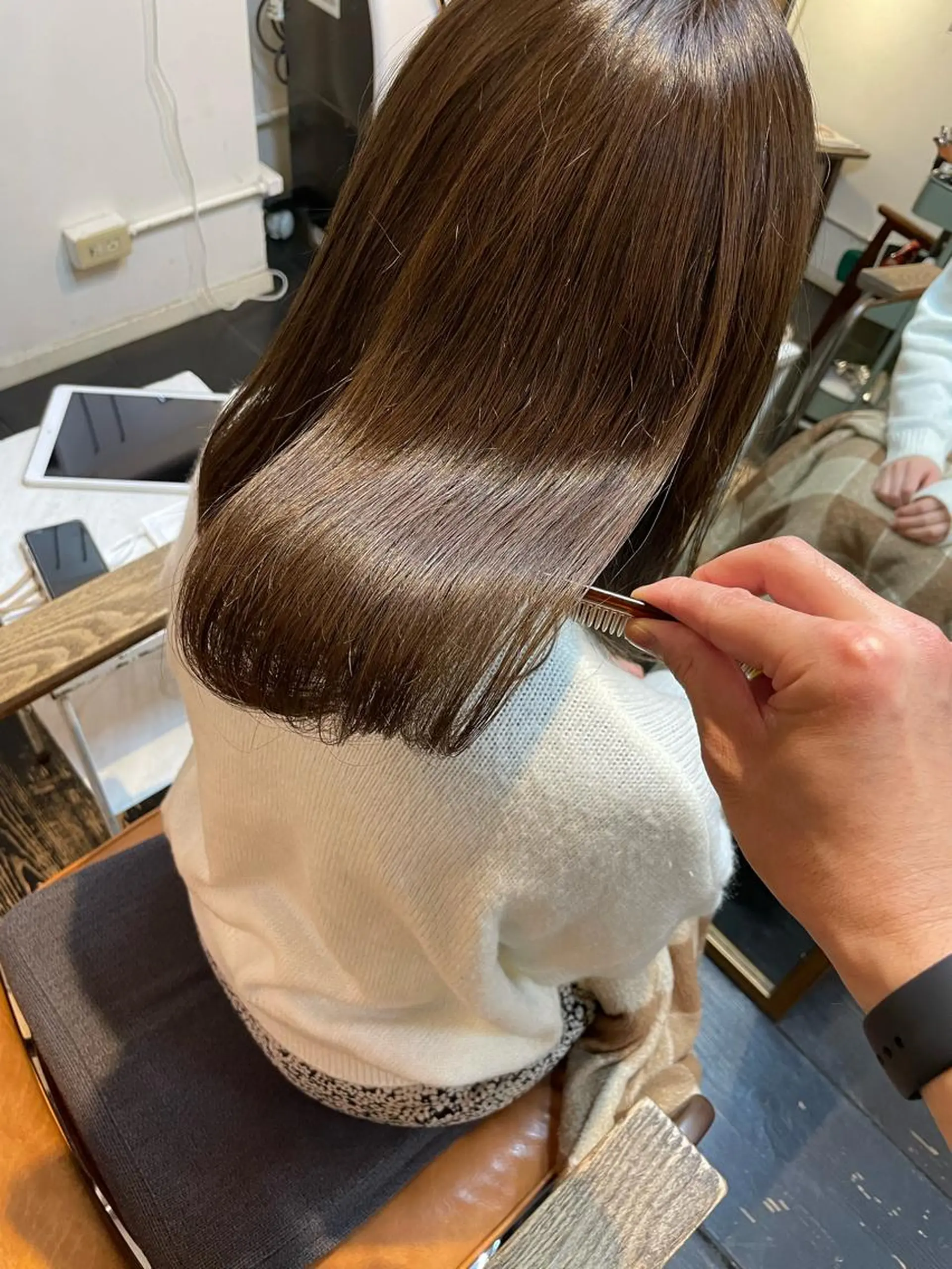 ミディアム カラー ベージュカラー ブリーチ ブリーチなしカラー オリーブベージュ カット ヘアカラー トリートメント h a k u 大倉 卓人のヘアスタイル