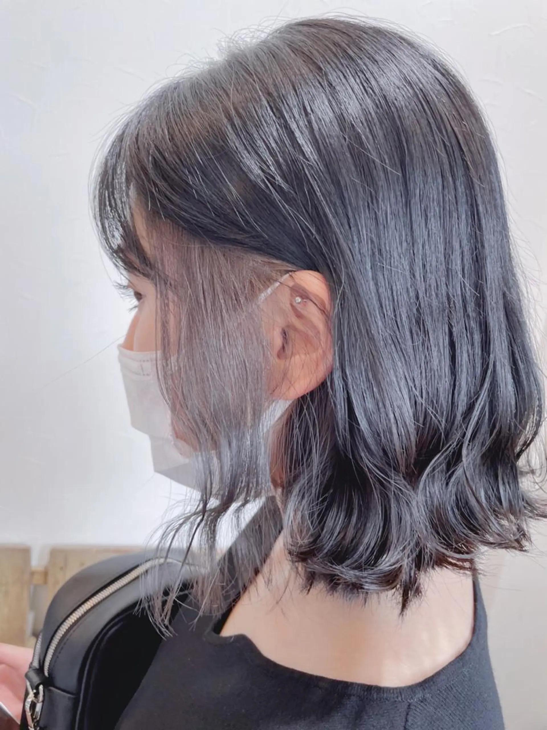 ミディアム カラー 透明感カラー デザインカラー イヤリングカラー シルバー ヘアカラー トリートメント ARISA🦋推し・ アニメカラー/派手髪のヘアスタイル