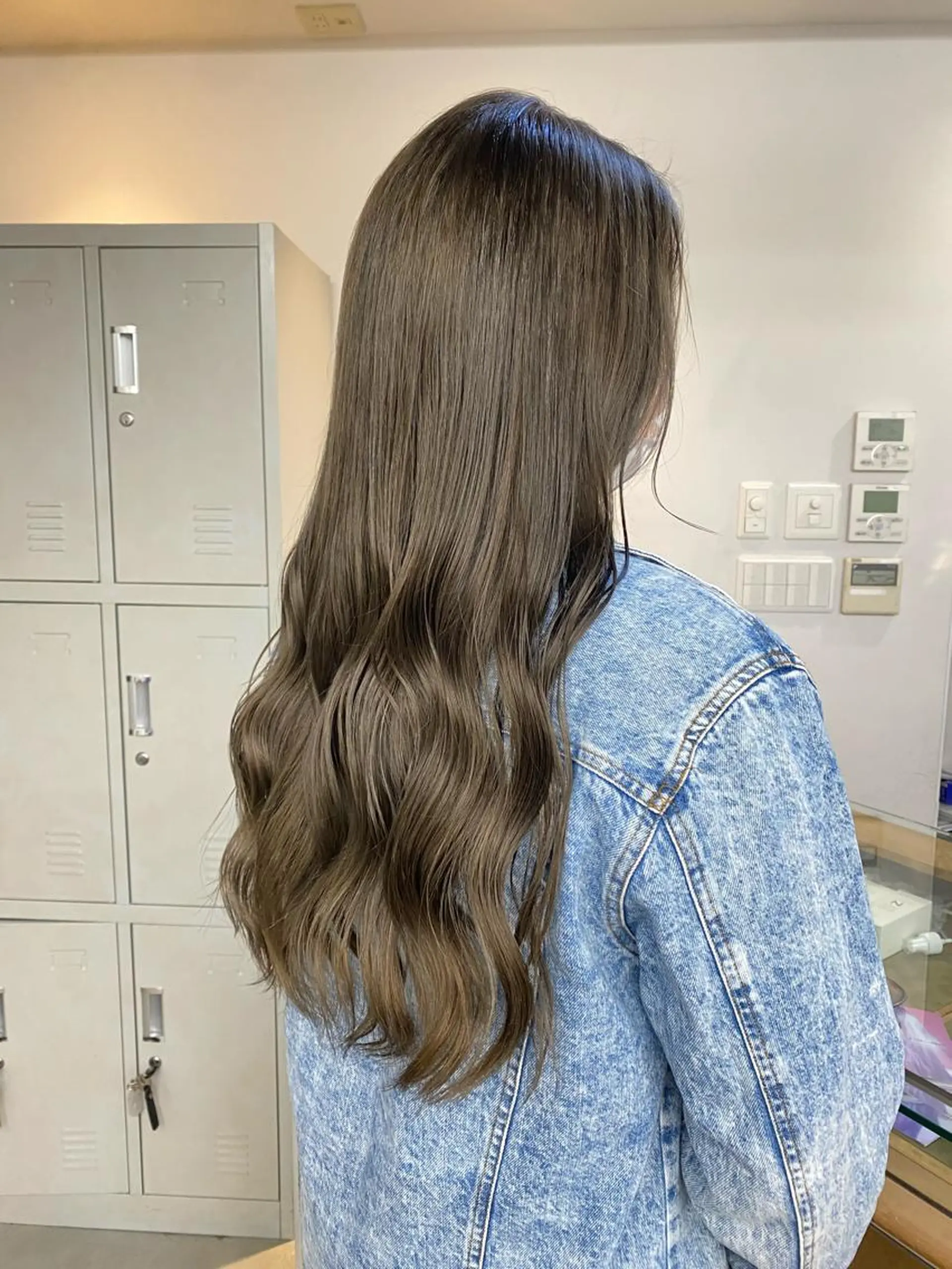 ロング カラー アッシュ ベージュカラー tomoe 艶カラー💗🪽のヘアスタイル