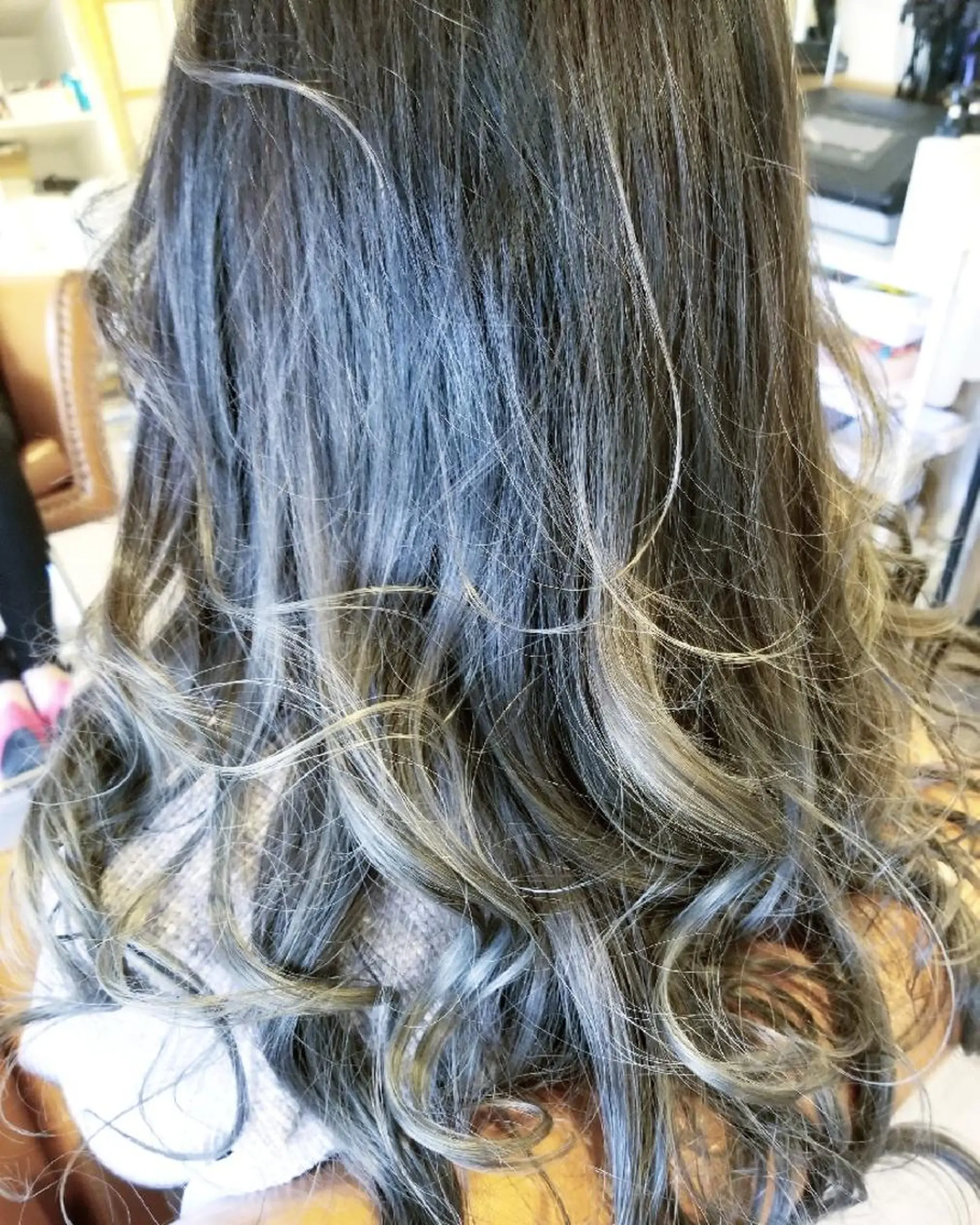 ロング カラー アディクシーカラー バレイヤージュ 黒髪 ブルーカラー ブルーブラック spa hair  ark 富井直美のヘアスタイル