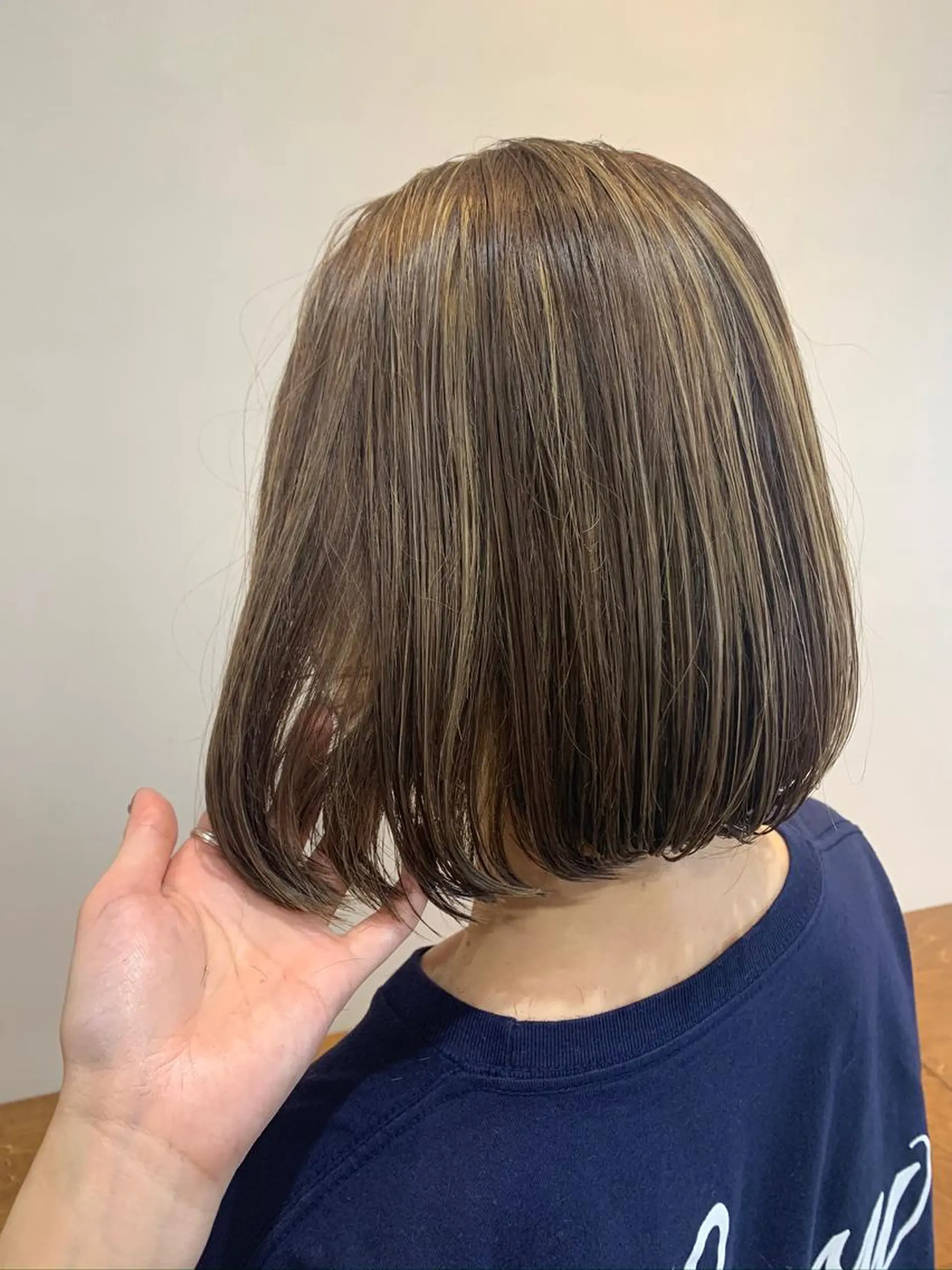 ショート カラー ハイトーン/レイヤー 💜Akaneのヘアスタイル