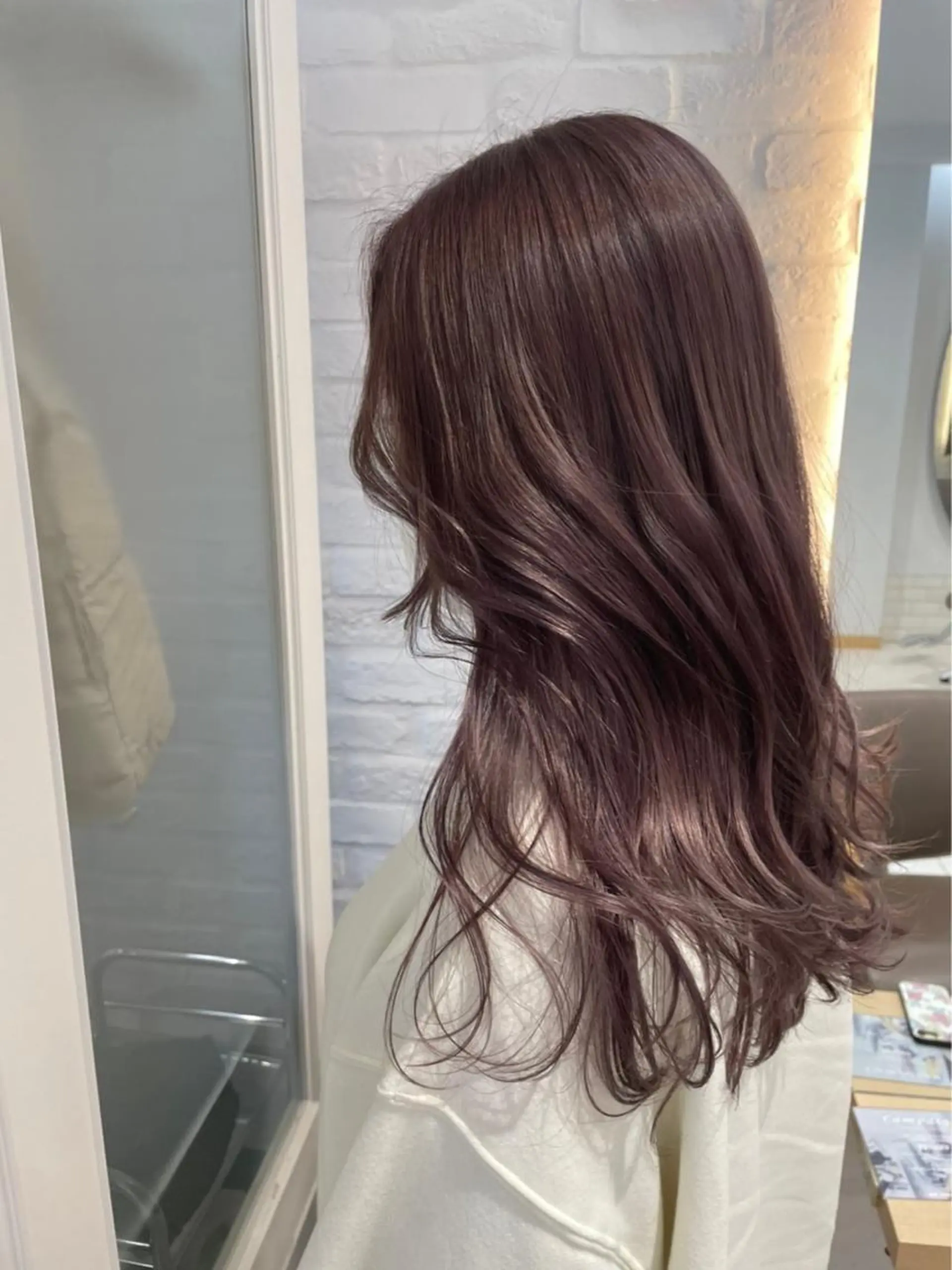 ロング ピンクブラウン 大川 綾乃のヘアスタイル