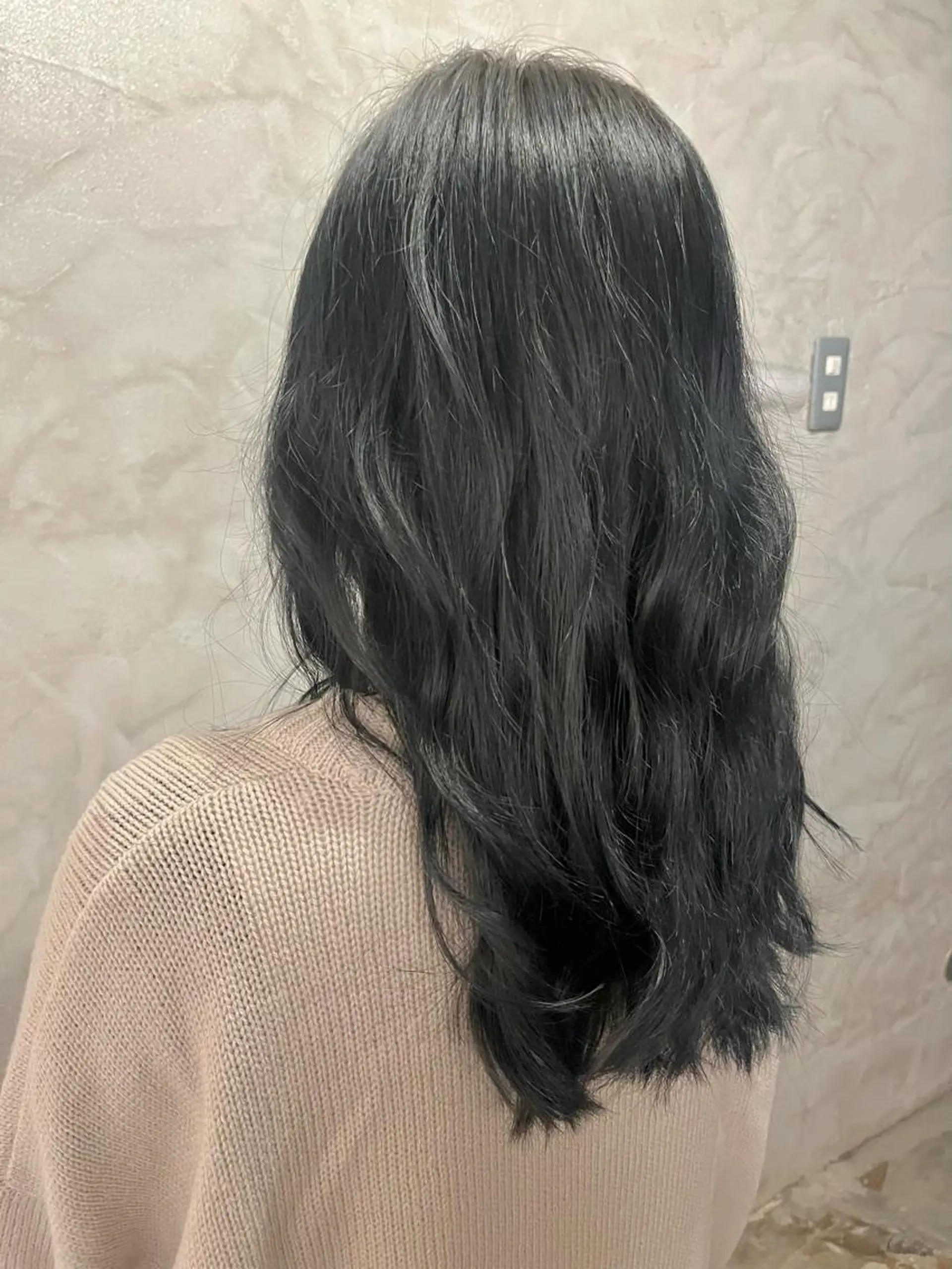 カラー 黒髪 ブルーカラー ブルーブラック FUJINO RYOのヘアスタイル