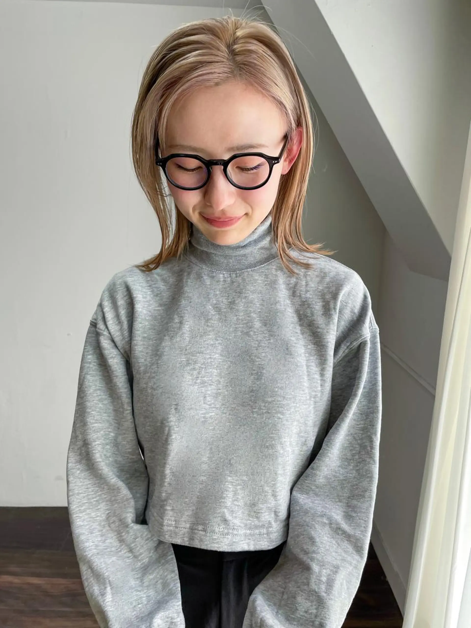 ミディアム カット ヘアカラー トリートメント オカモト ミユウ/ブリーチのヘアスタイル