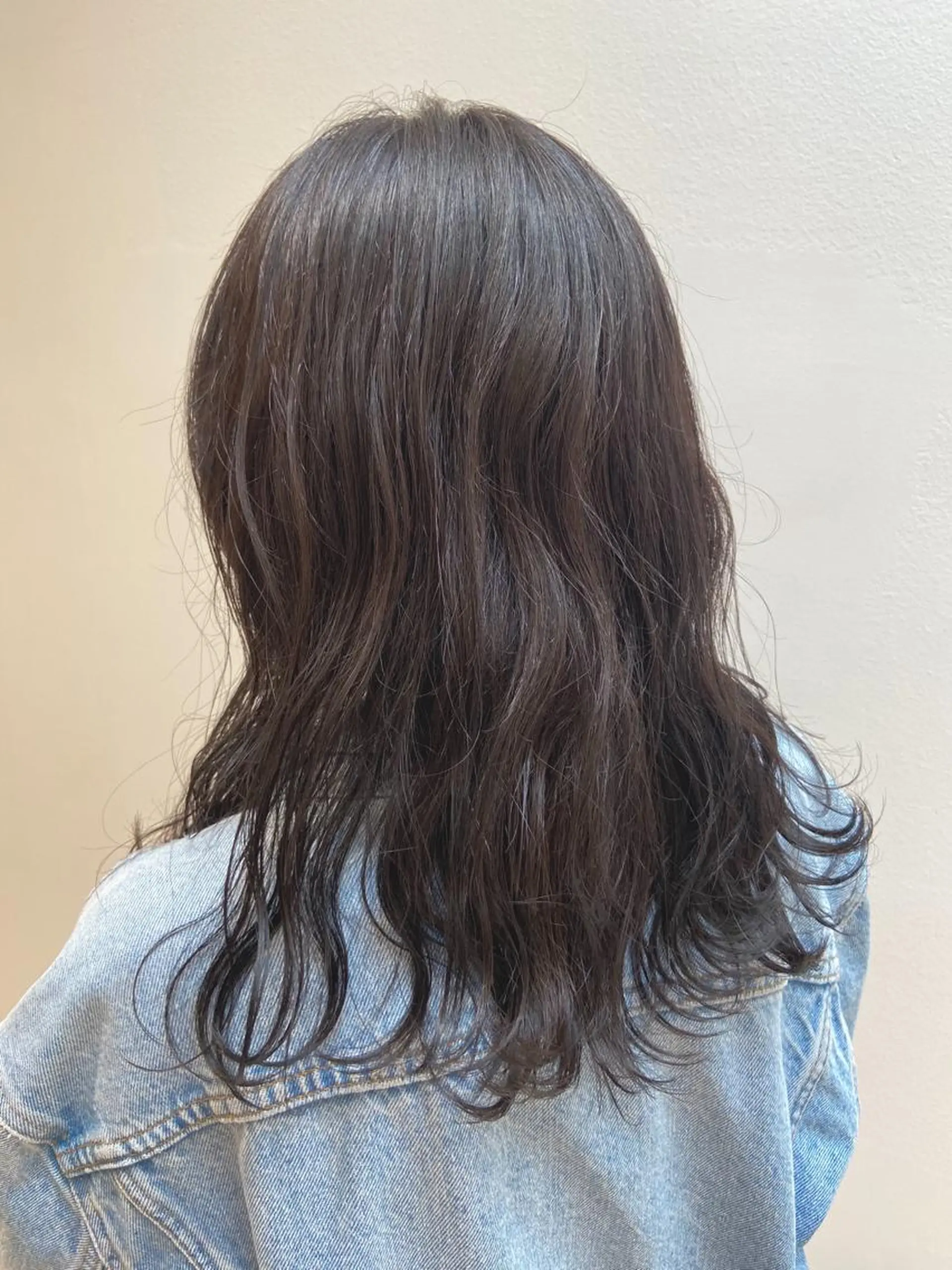 セミロング loca by tree所属・うる艶暖色カラー HARUNAのヘアスタイル