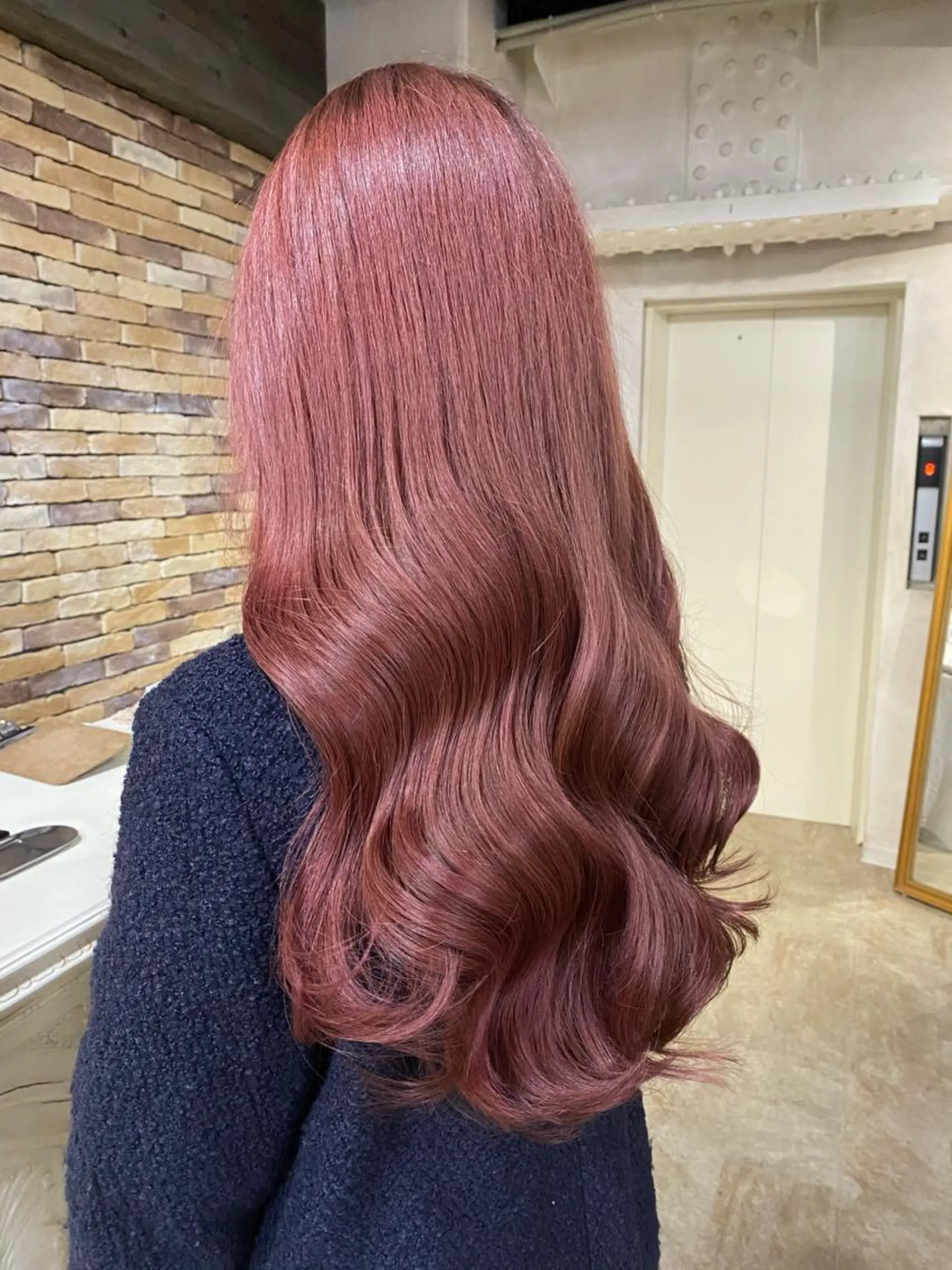 ロング カラー ベージュカラー ブリーチ ピンクカラー ピンクベージュ ヨシンモリ ヘアカラー ALLY（アリー）所属・ミニモお気に入り数 No.1宍戸雄弥のヘアスタイル