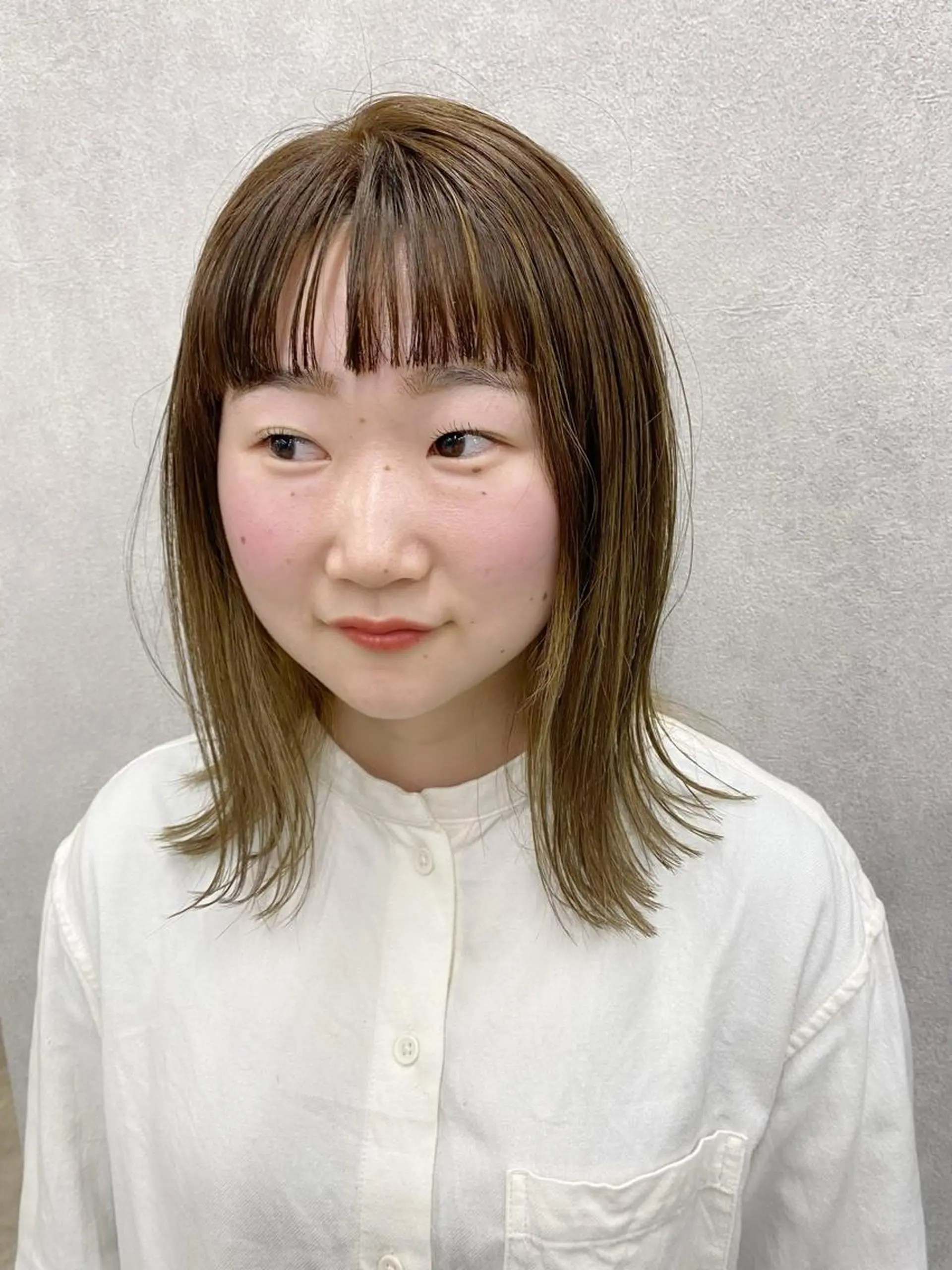 ミディアム カラー ヘアアレンジ ハイライトカラー ハイライト オン眉 カット ヘアカラー トリートメント Kawaguchi Arisaのヘアスタイル