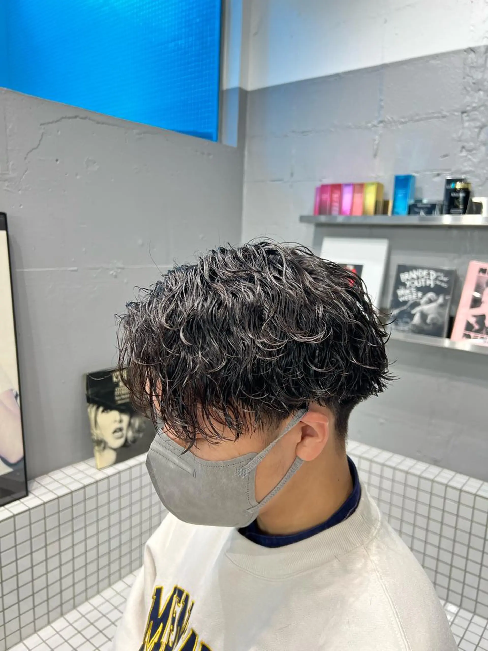 ショート カラー パーマ メンズ アイブロウ カット パーマ ダウンパーマ🇰🇷 毛流れパーマ【かな】のヘアスタイル