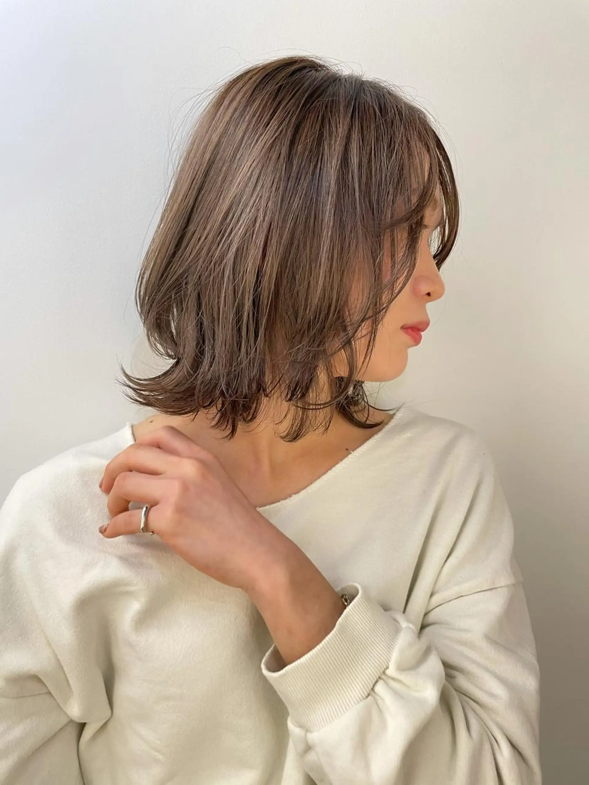 ミディアム カラー ミディアムレイヤー ブリーチ 透明感カラー グレージュ ハイライトカラー カット トリートメント 透明感カラー＊ レイヤー/清水大地のヘアスタイル