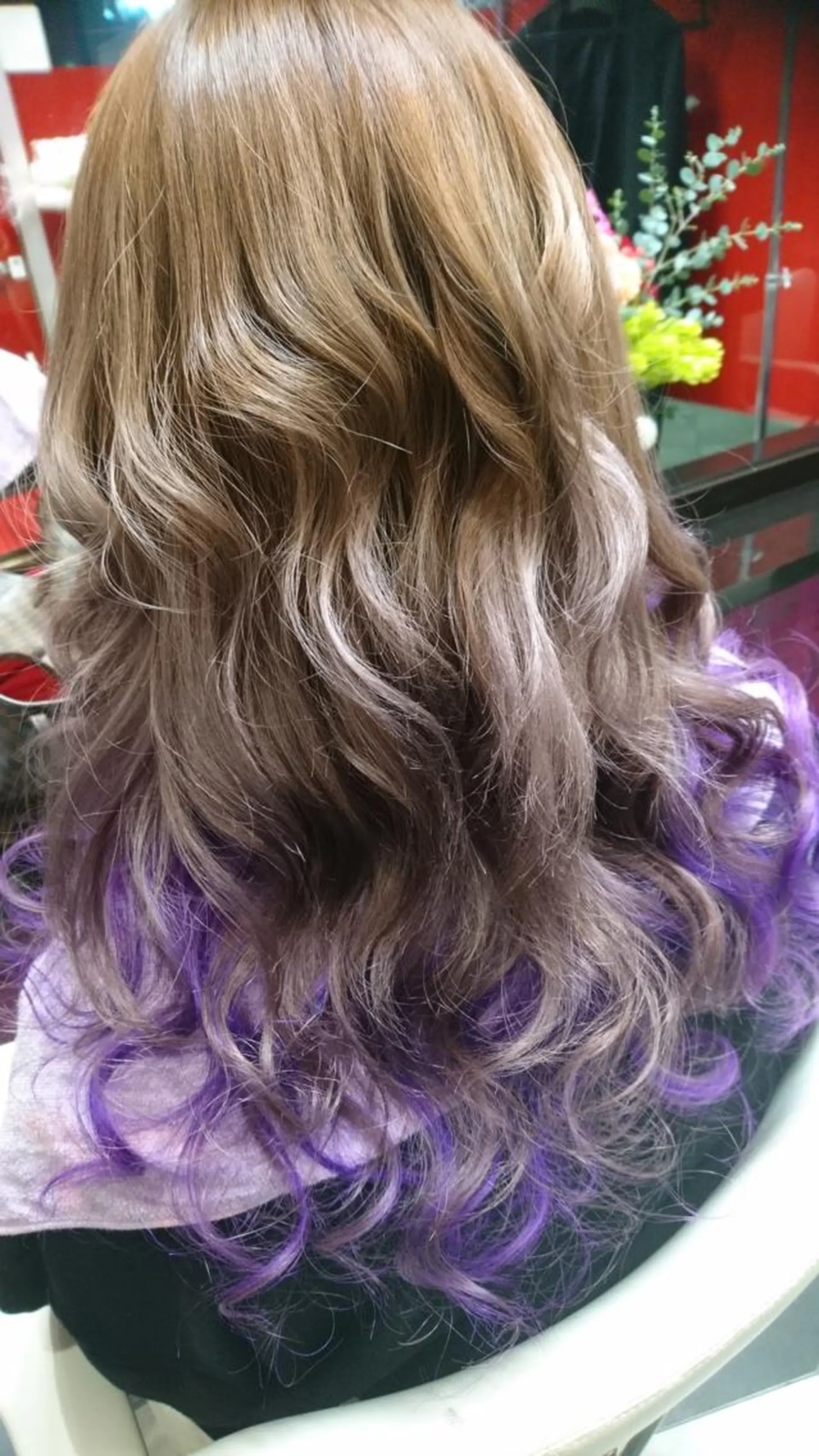 ロング カラー グラデーションカラー パープルカラー 横山 千春のヘアスタイル